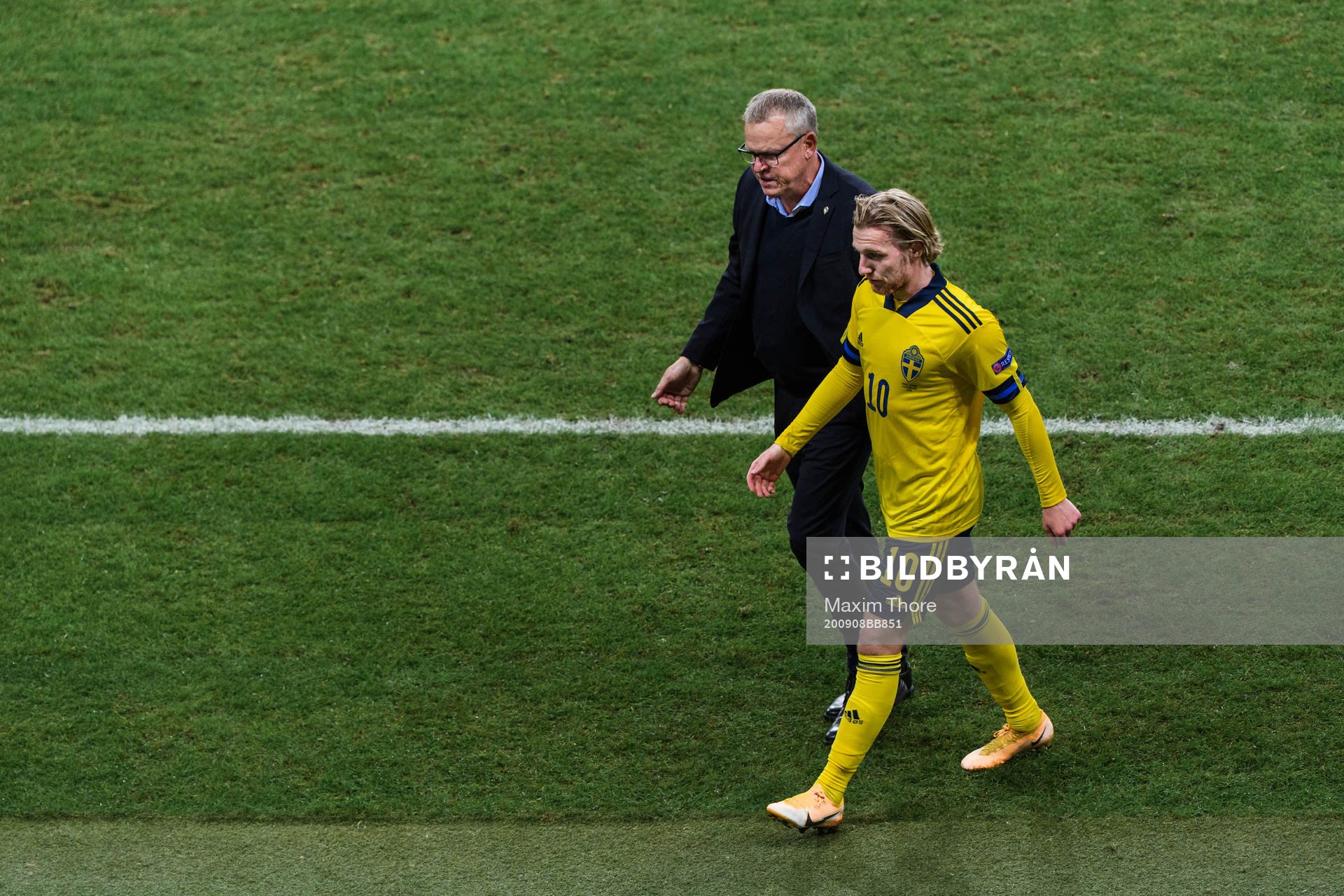 Head coach Janne Andersson and Emil Forsberg of Sweden