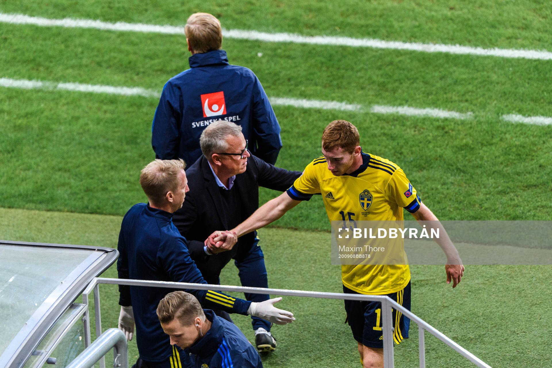Head coach Janne Andersson and Dejan Kulusevski of Sweden