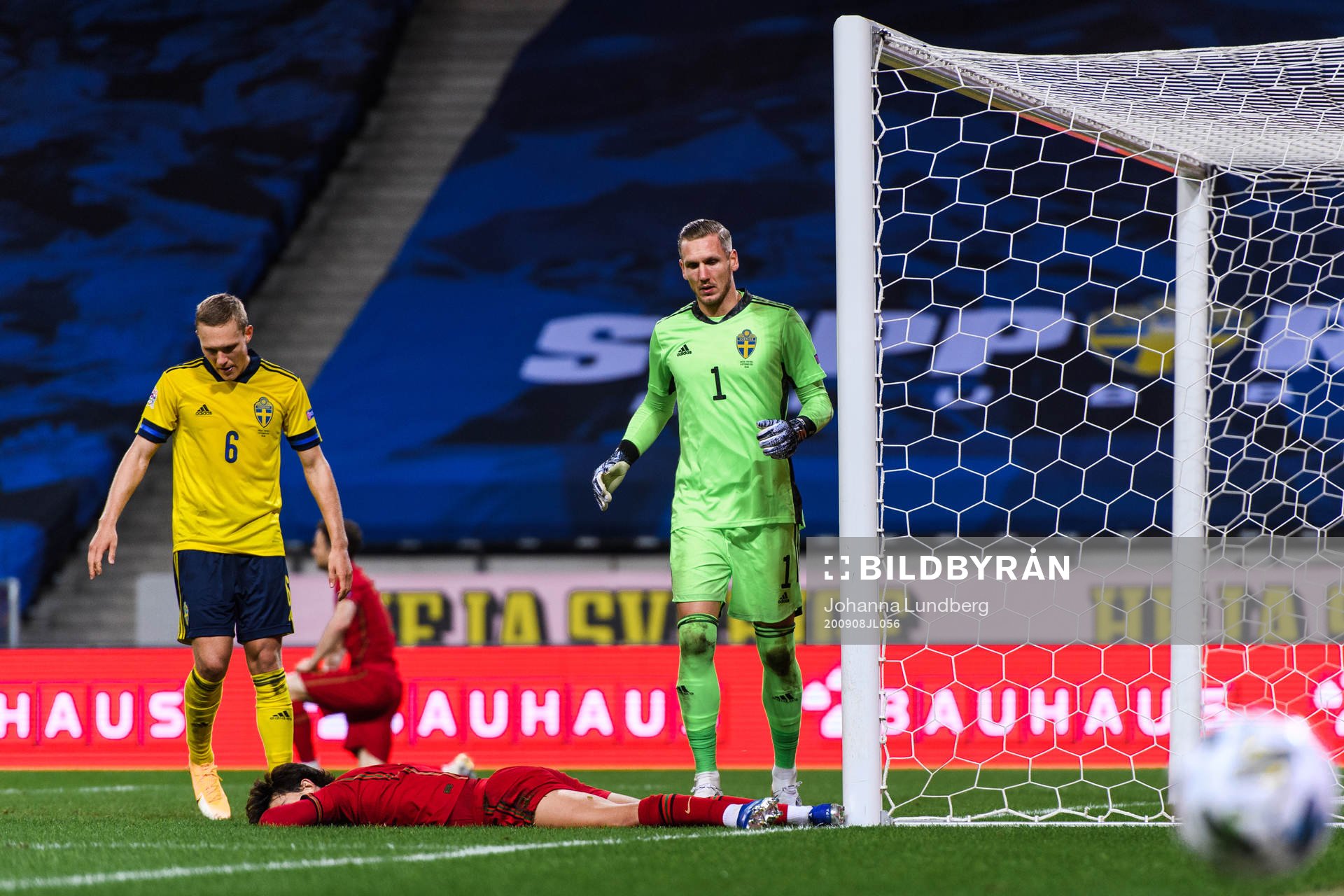 Ludwig Augustinsson and goalkeeper Robin Olsen of Sweden
