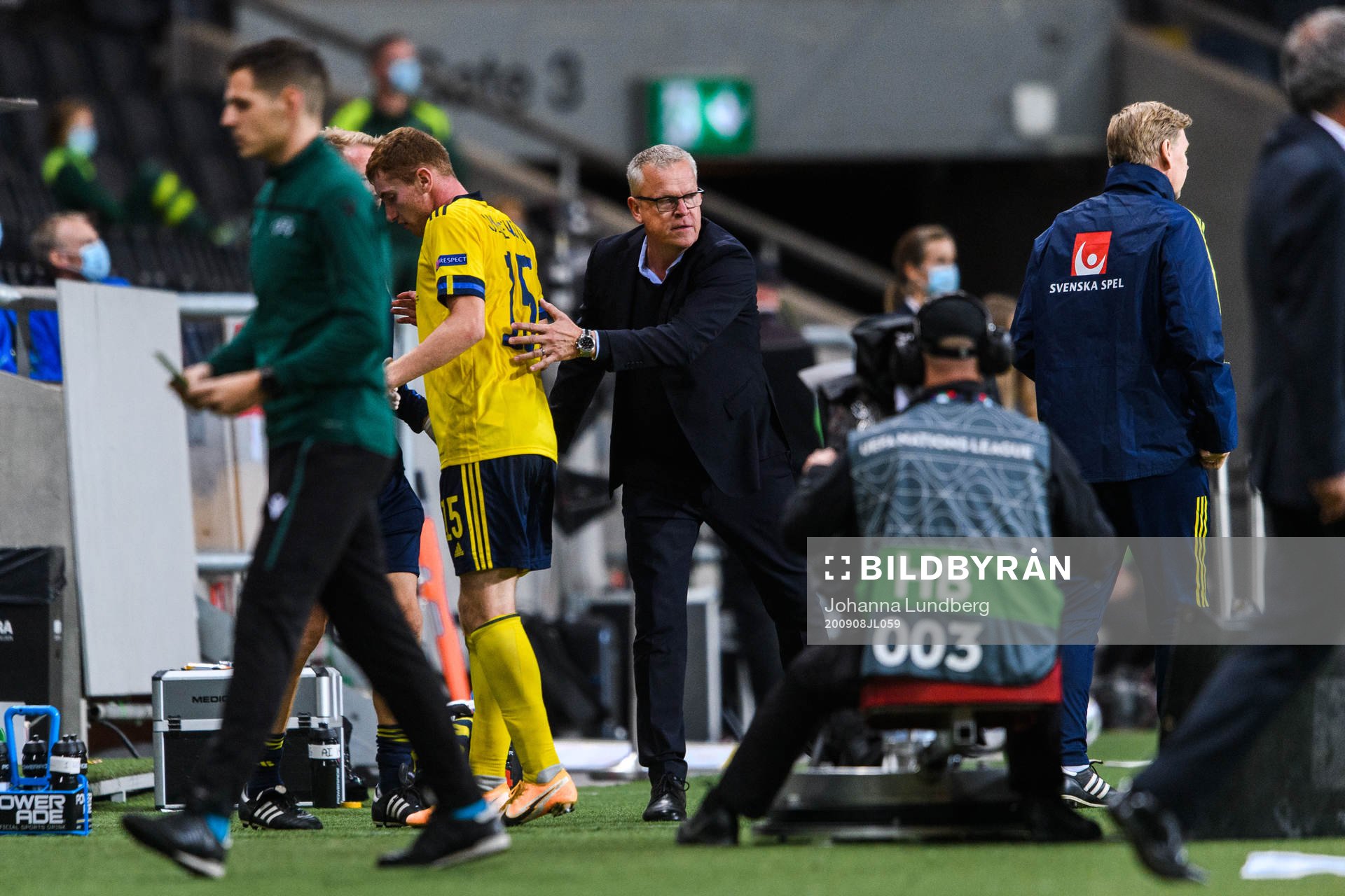 Dejan Kulusevski and head coach Janne Andersson of Sweden