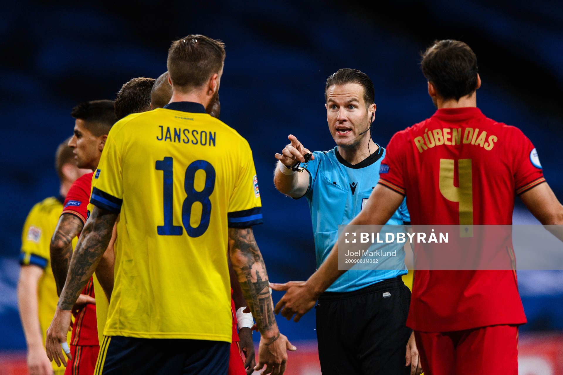 Pontus Jansson of Sweden and referee Danny Makkelie