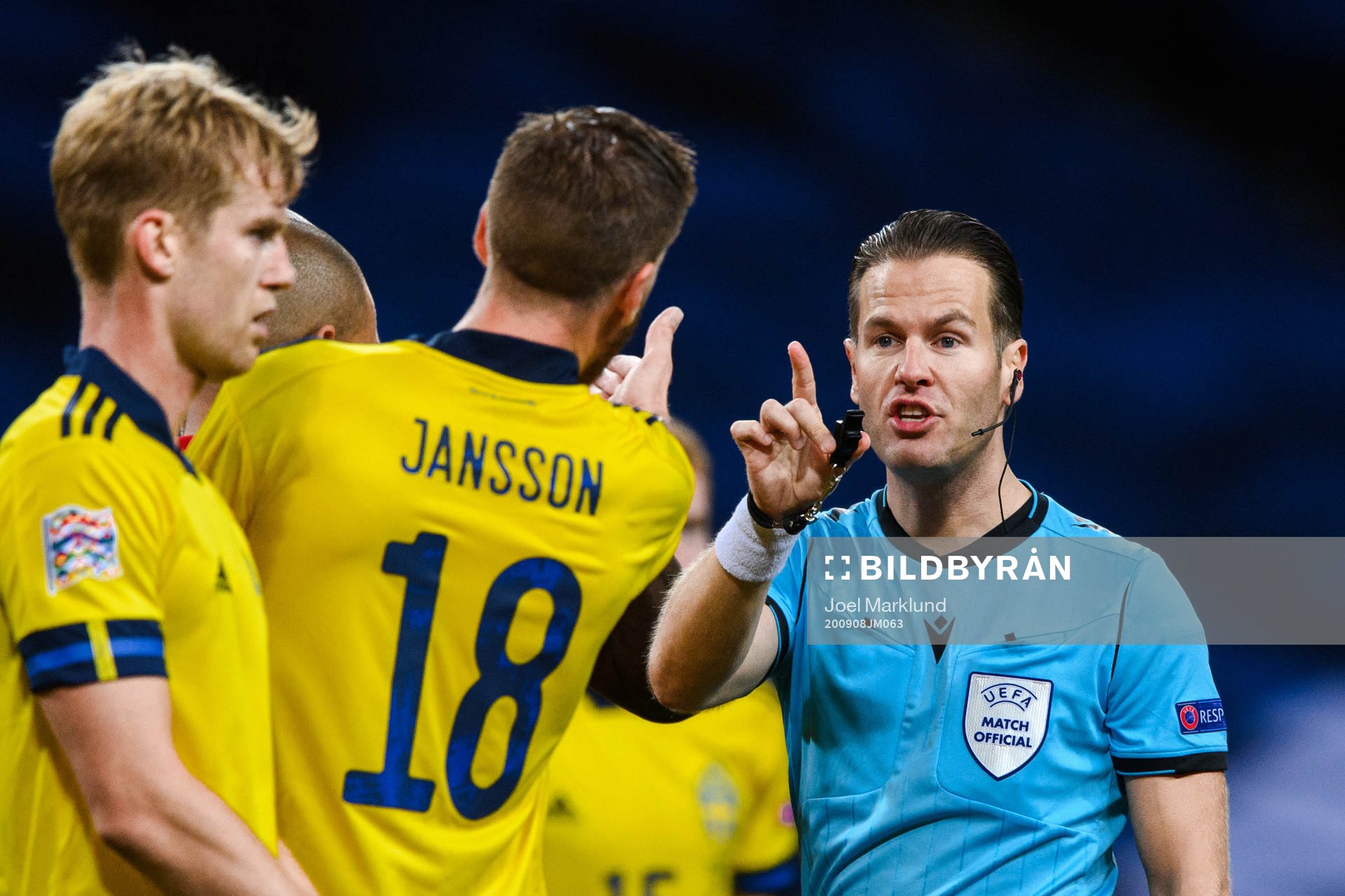 Pontus Jansson of Sweden and referee Danny Makkelie