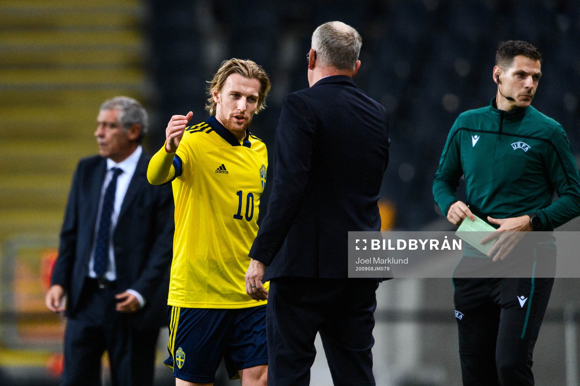 Emil Forsberg and head coach Janne Andersson of Sweden
