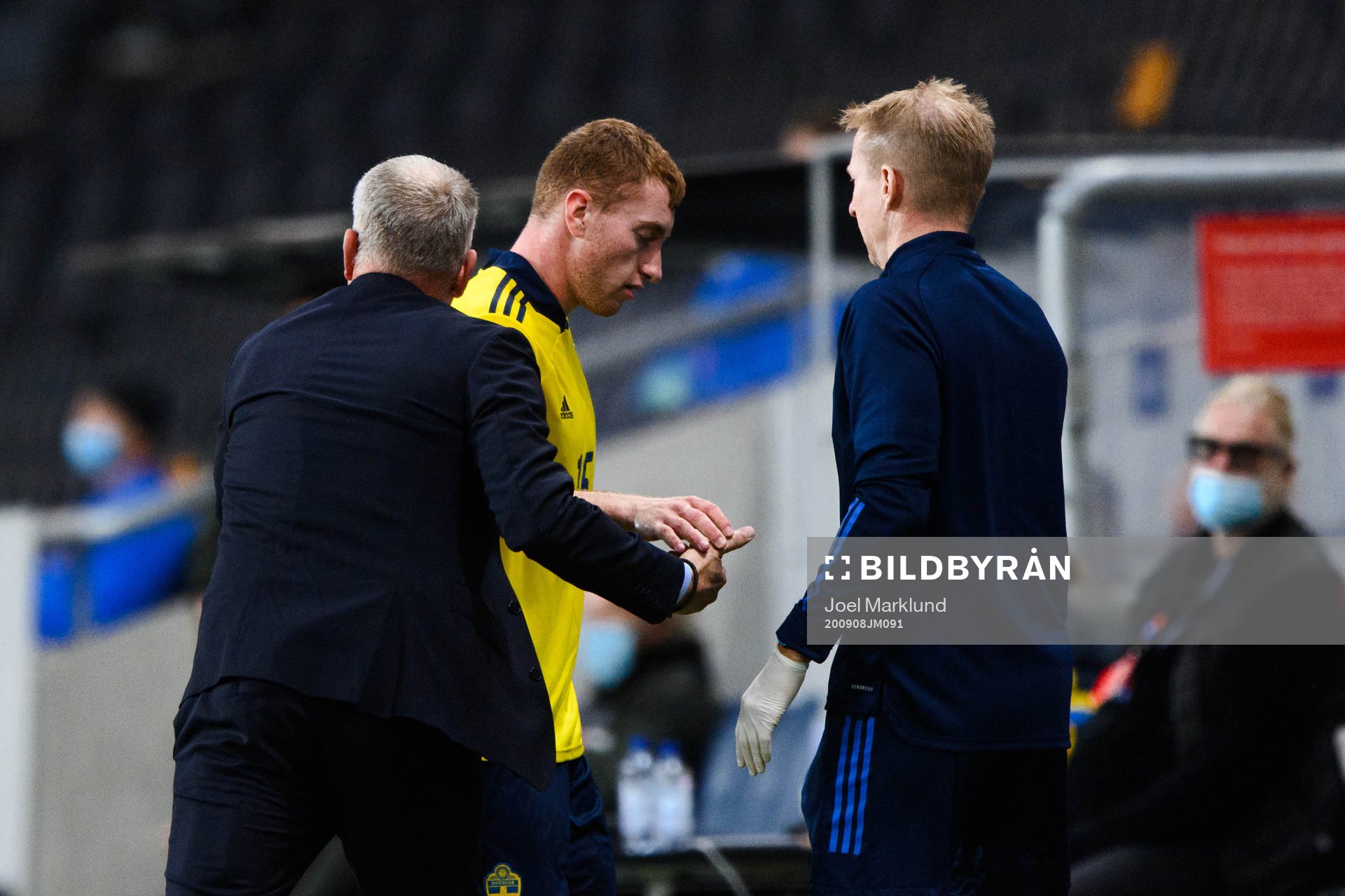Head coach Janne Andersson and Dejan Kulusevski of Sweden