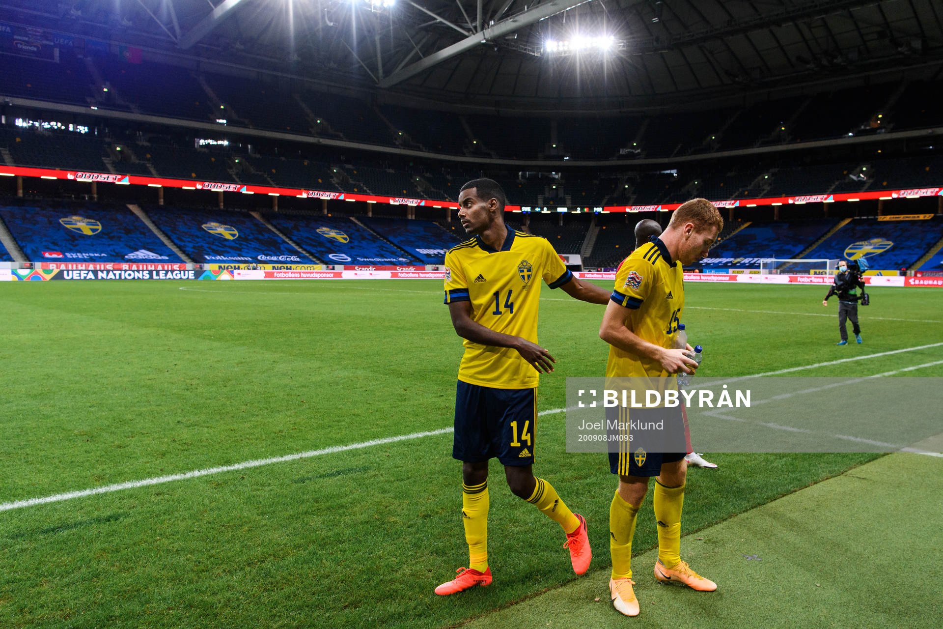 Alexander Isak and Dejan Kulusevski of Sweden