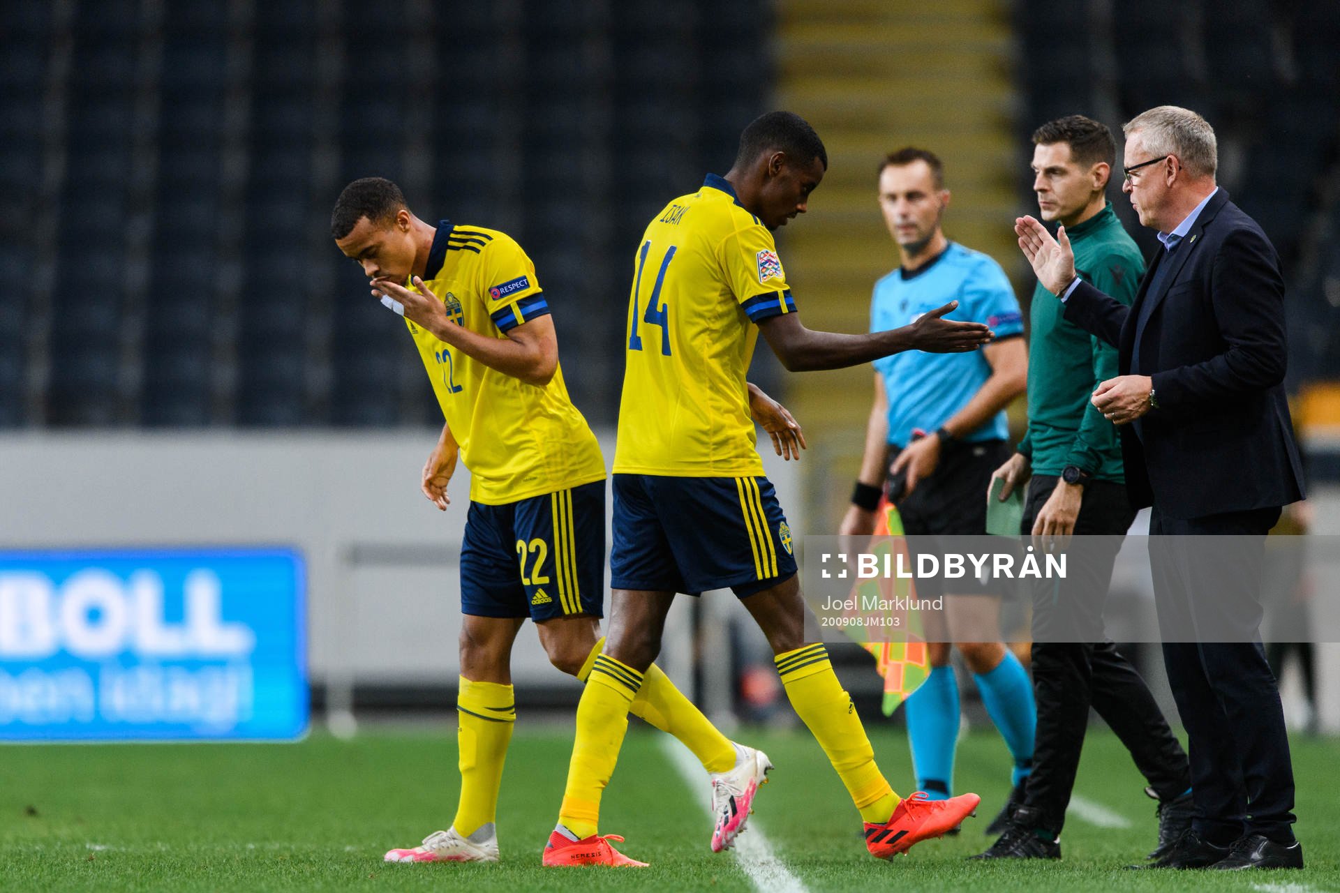Robin Quaison, Alexander Isak and head coach Janne