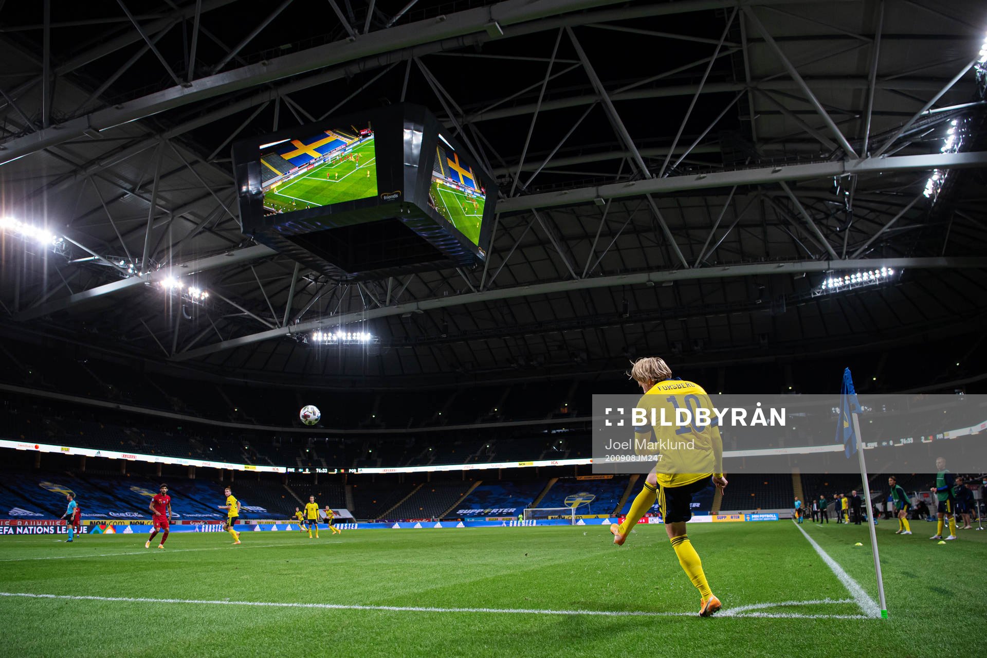 Emil Forsberg of Sweden with a corner kick