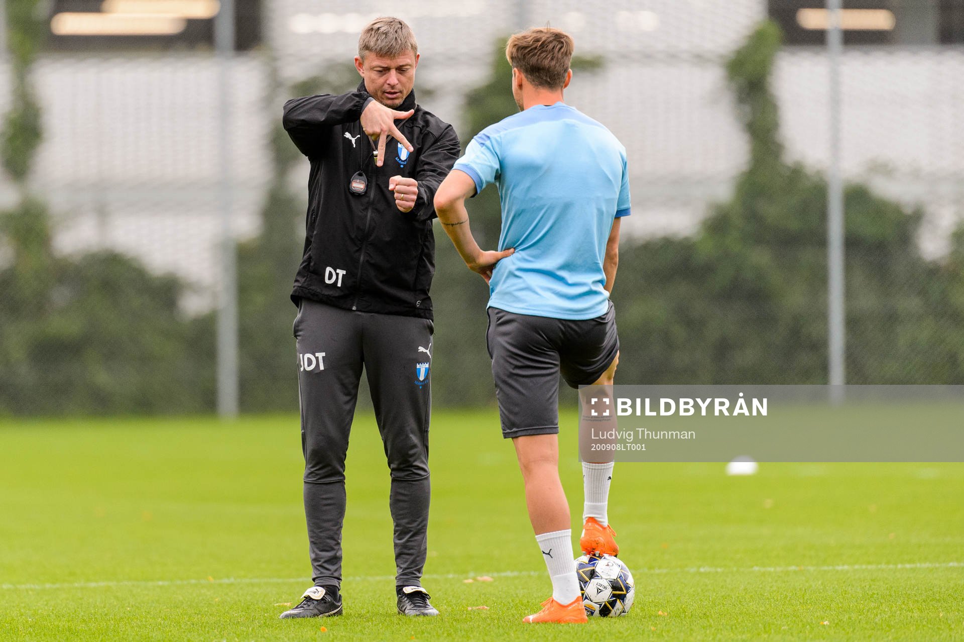 Tränare Jon Dahl Tomasson och Eric Larsson