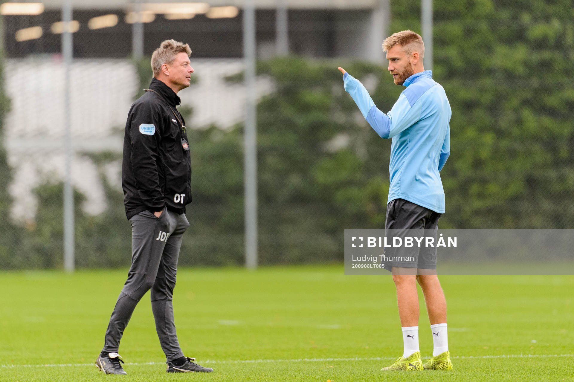 Tränare Jon Dahl Tomasson och Rasmus Bengtsson
