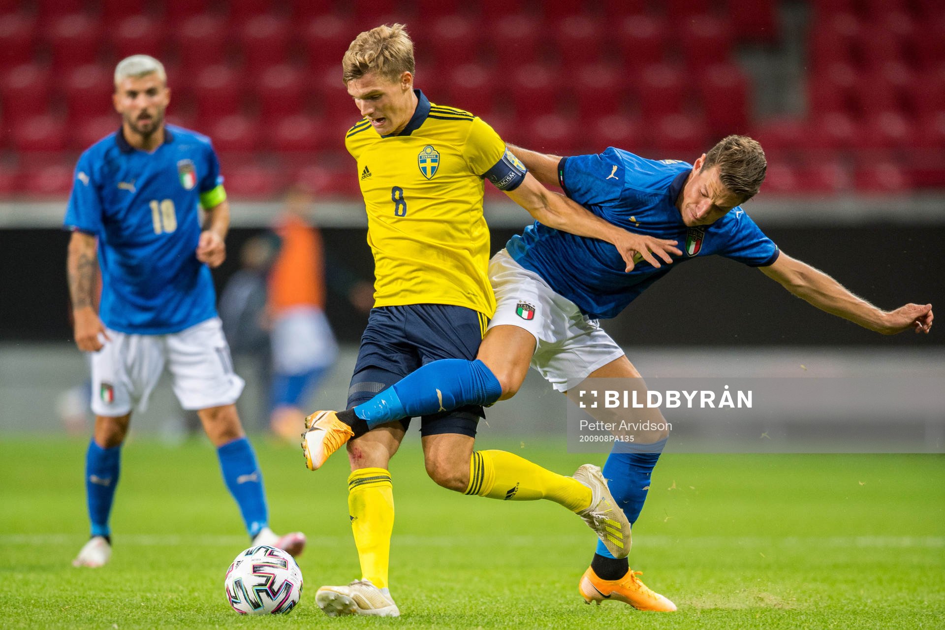 Svante Ingelsson of Sweden and Andrea Pinamonti of Italy during the UEFA European Under-21 Qualifier football match between Sweden and Italy on September 8, 2020 in Kalmar.