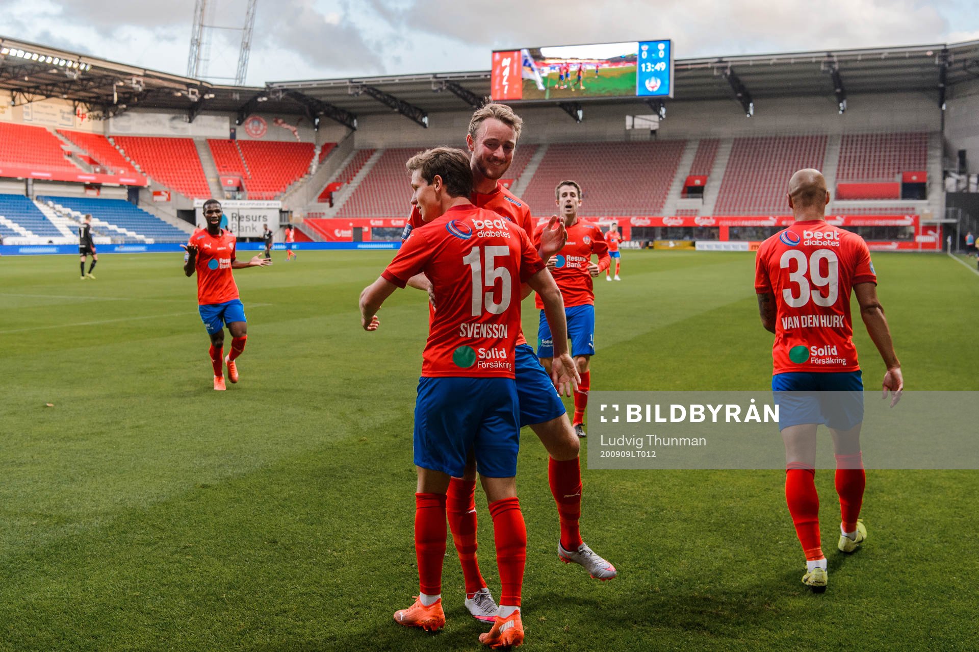 Helsingborgs Max Svensson och Rasmus Jönsson jublar