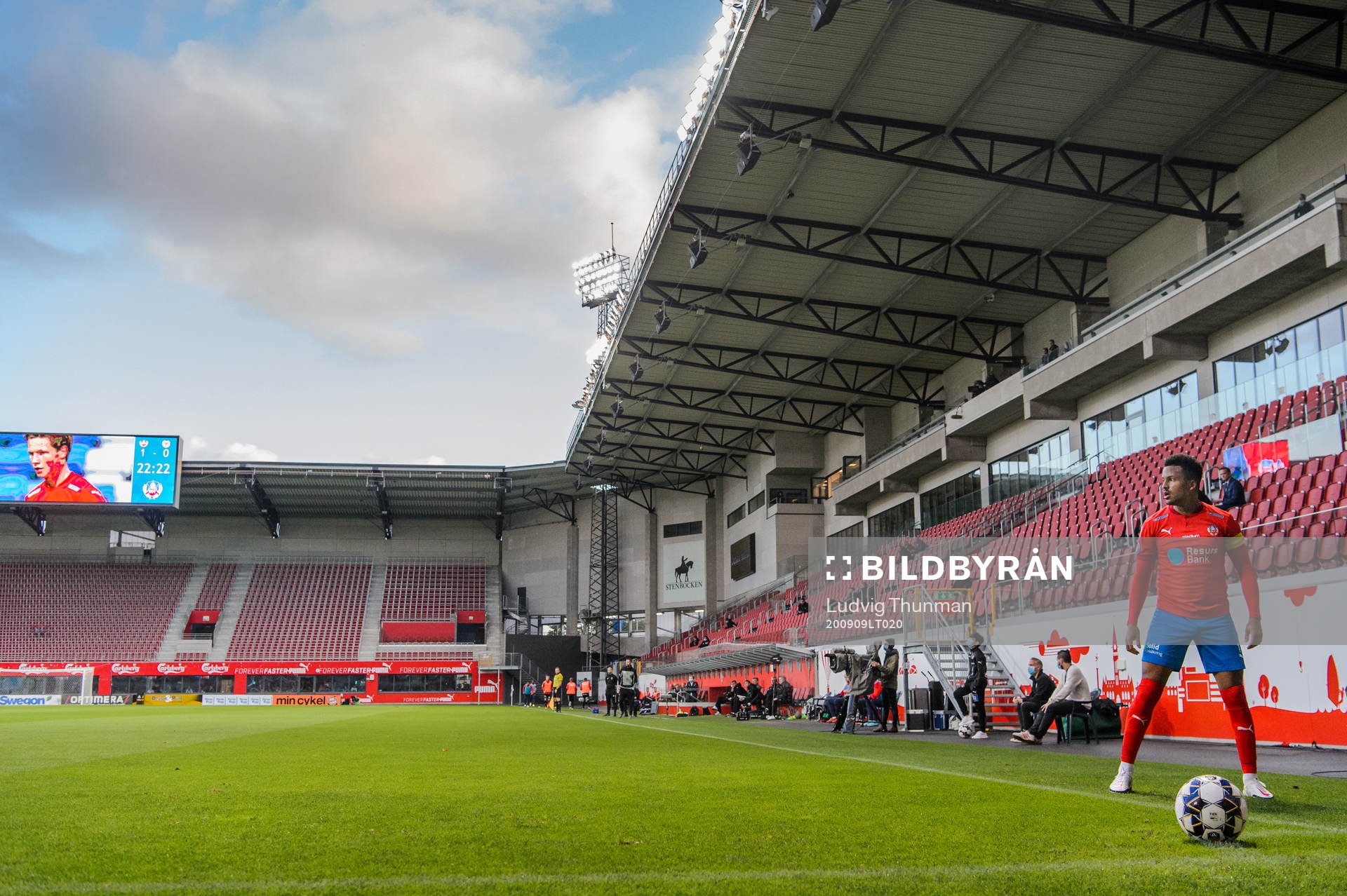 Helsingborgs Martin Olsson med en hörna