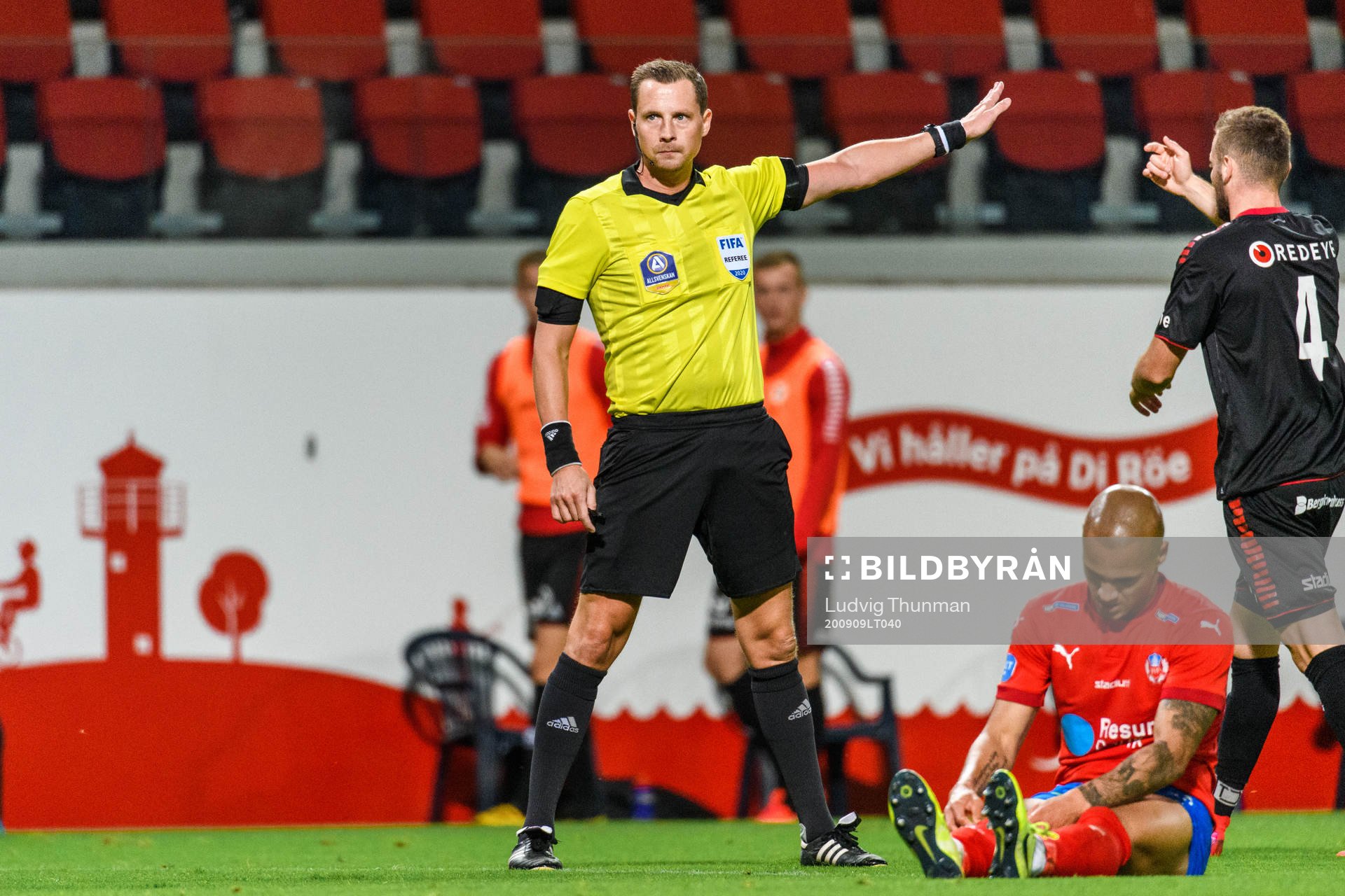 Domare Andreas Ekberg och Helsingborgs Anthony van
