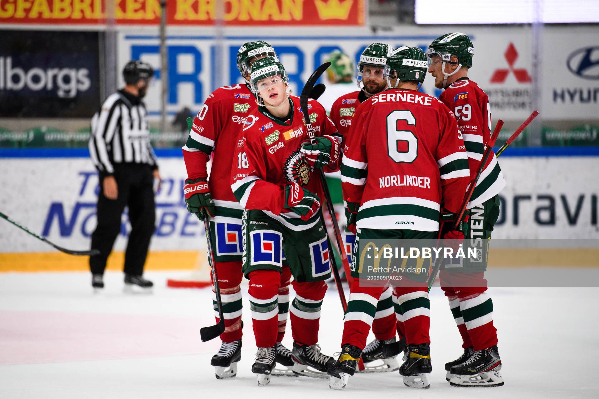 Frölundas Lucas Raymond jublar