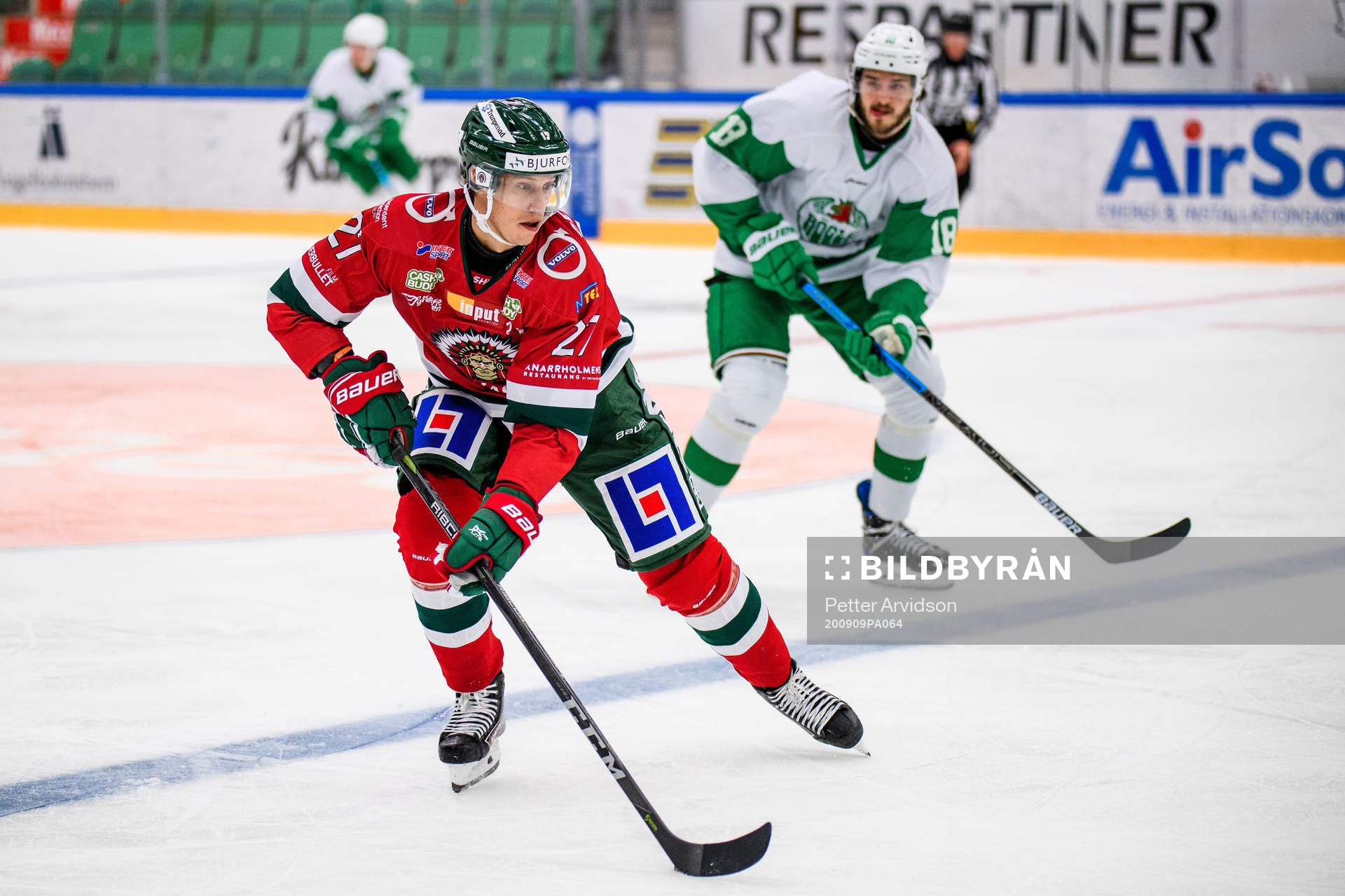Frölundas Robin Alvarez och Rögles Dennis Everberg