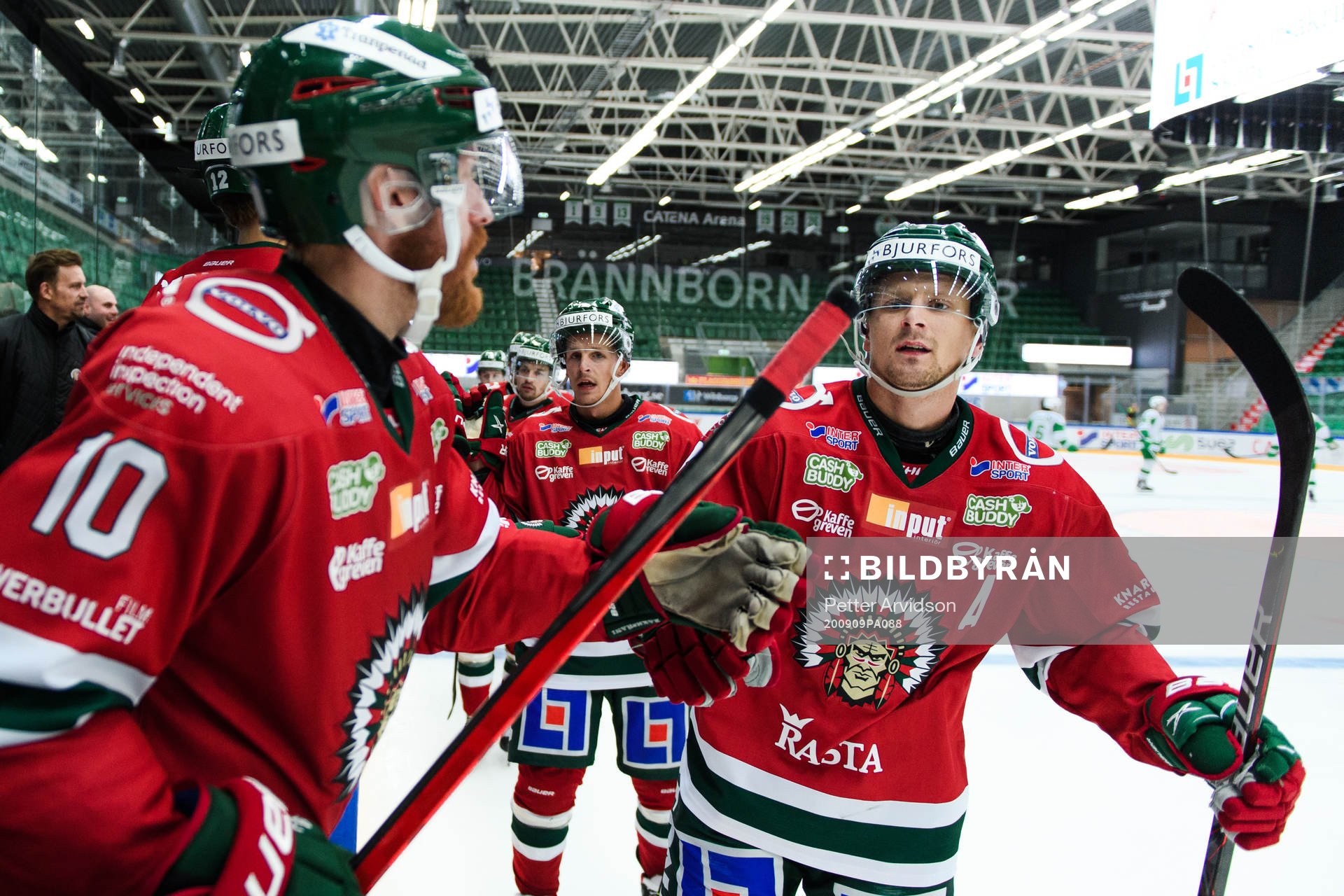 Frölundas Nicklas Lasu jublar med Jens Olsson
