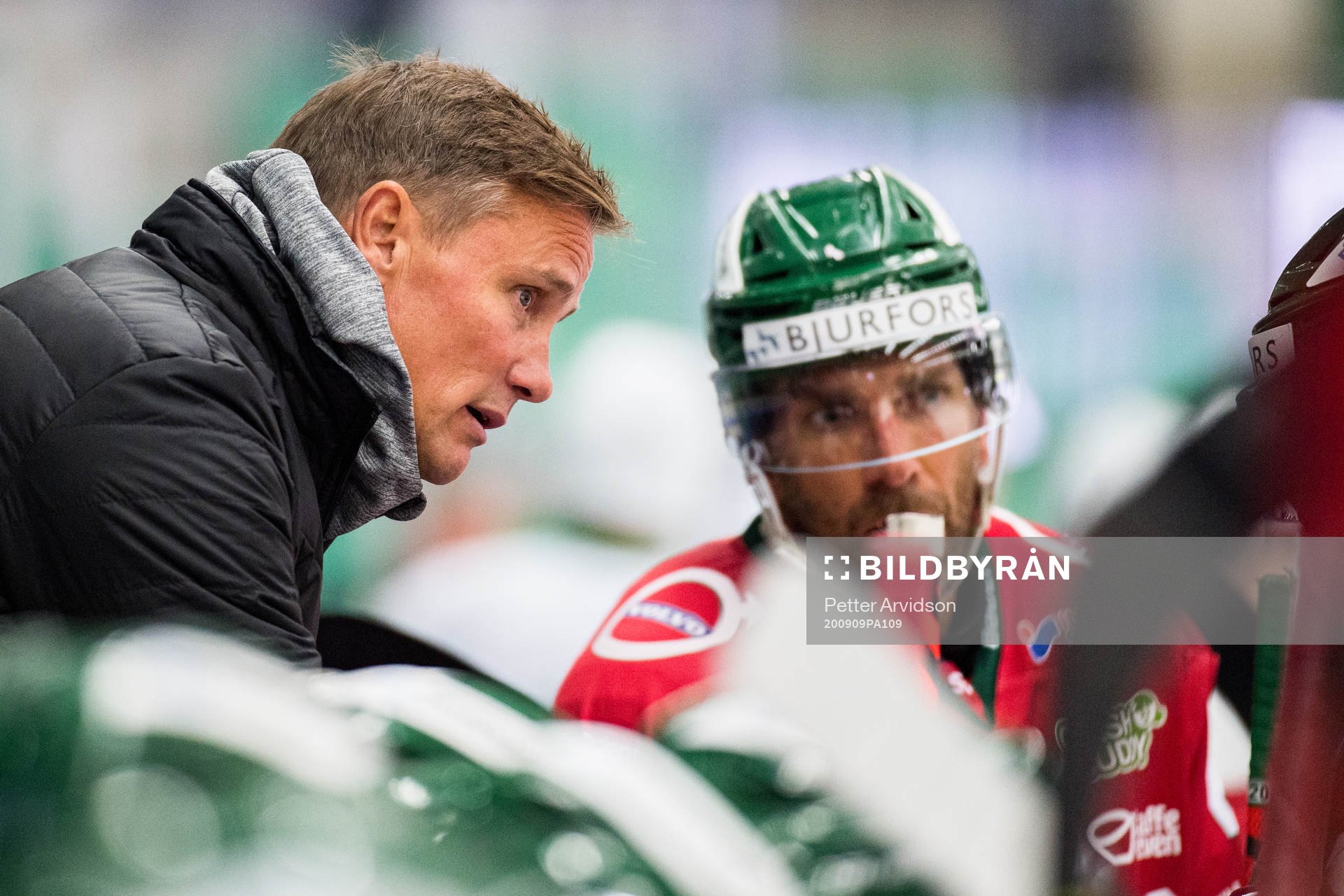Frölundas tränare Roger Rönnberg och Joel Lundqvist
