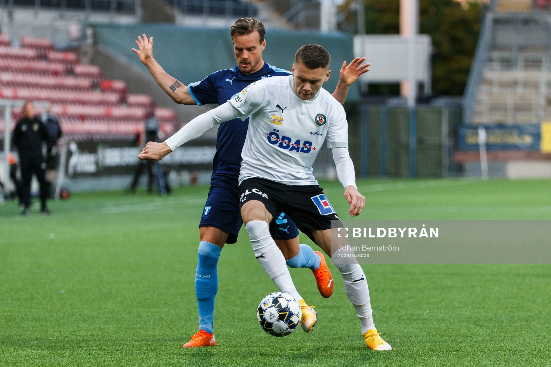 Malmö FFs Eric Larsson och Örebros Jake Larsson
