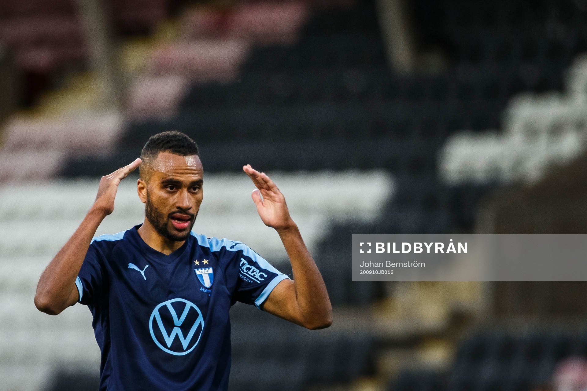 Malmö FFs Isaac Kiese Thelin reagerar