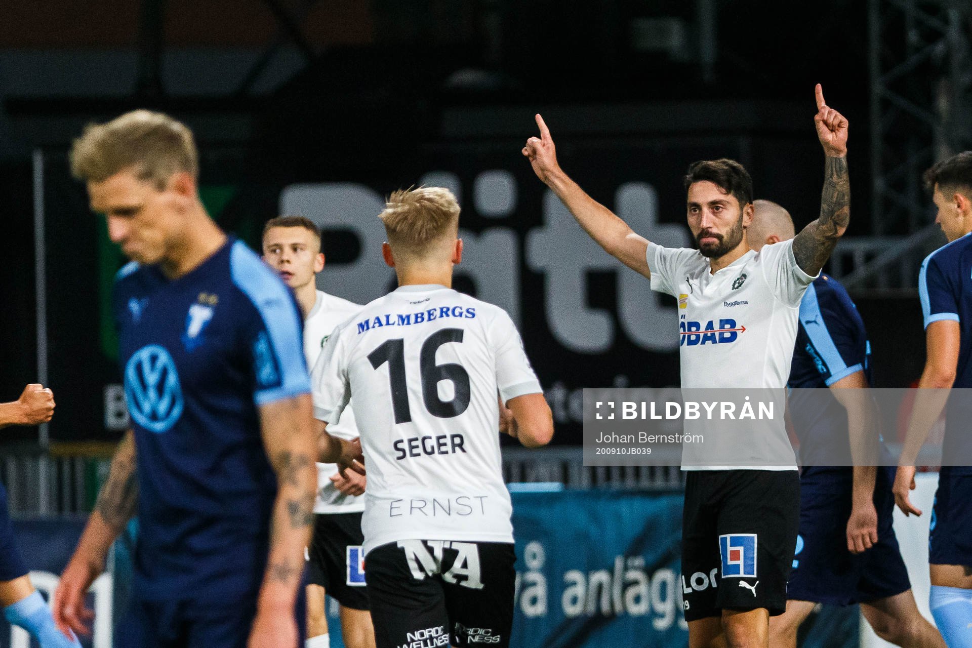 Örebros Nahir Besara jublar