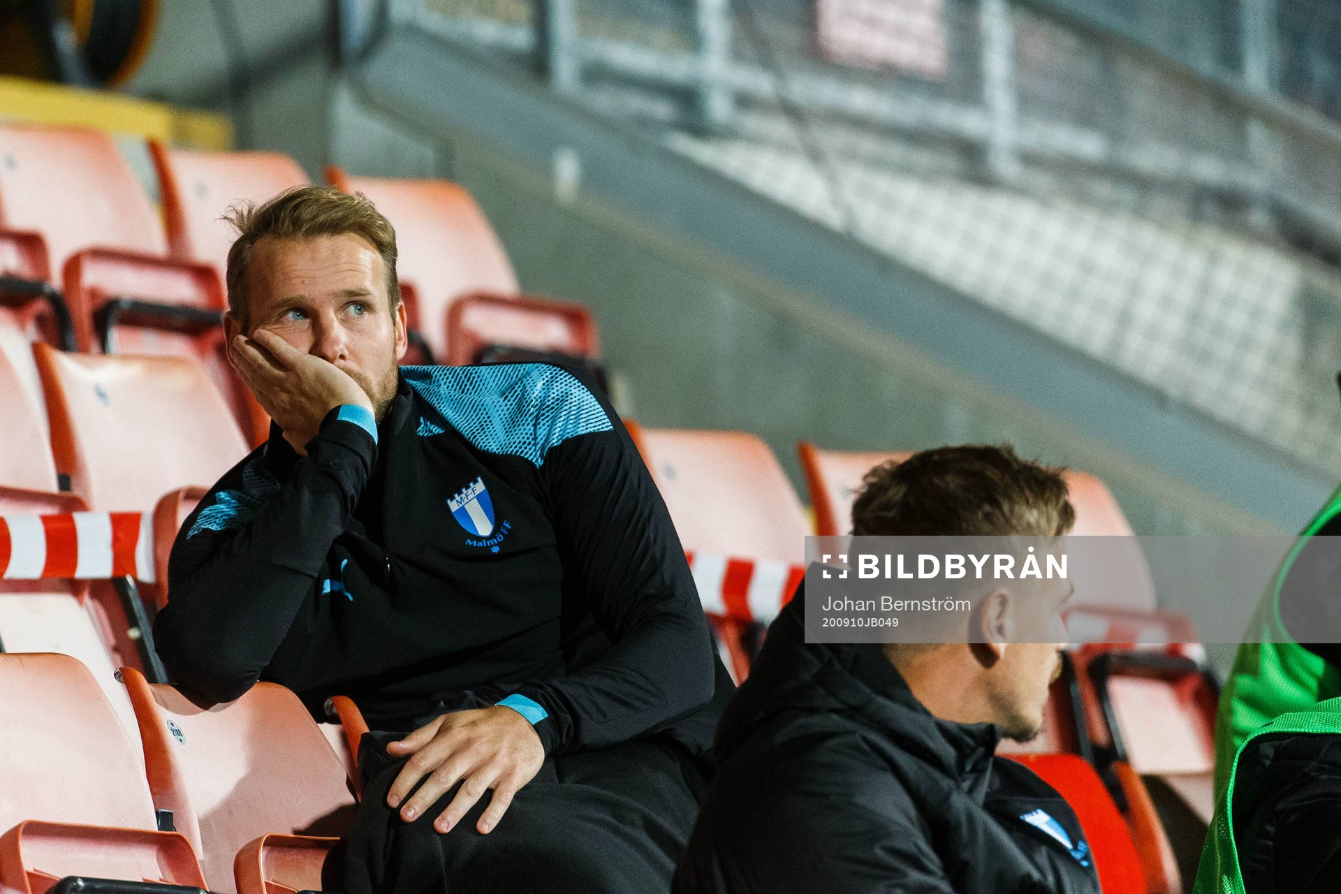 Malmö FFs Ola Toivonen på läktaren