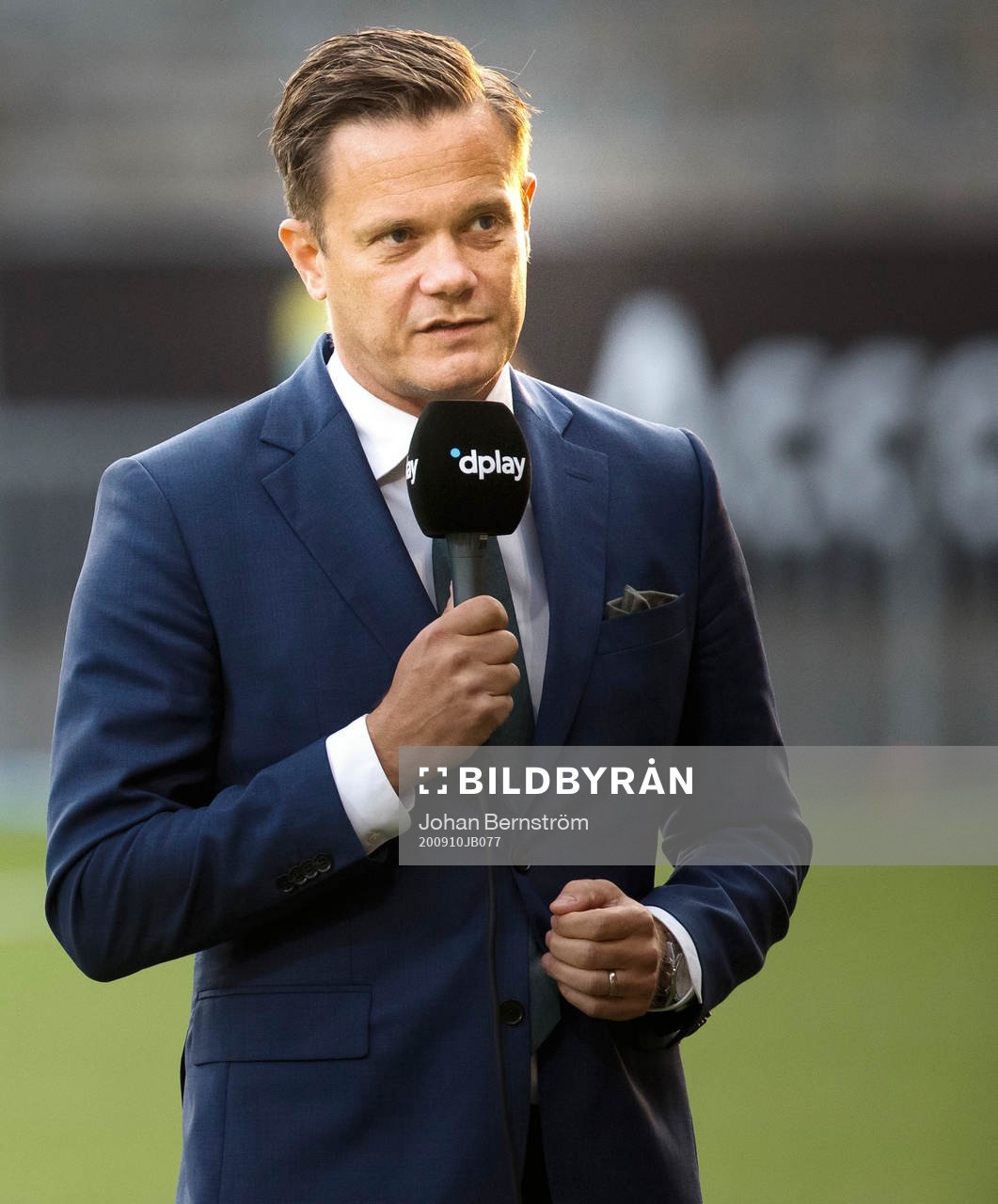 Discoverys programledare Jon Persson under fotbollsmatchen i Allsvenskan mellan Örebro och Malmö FF den 10 september 2020 i Örebro.