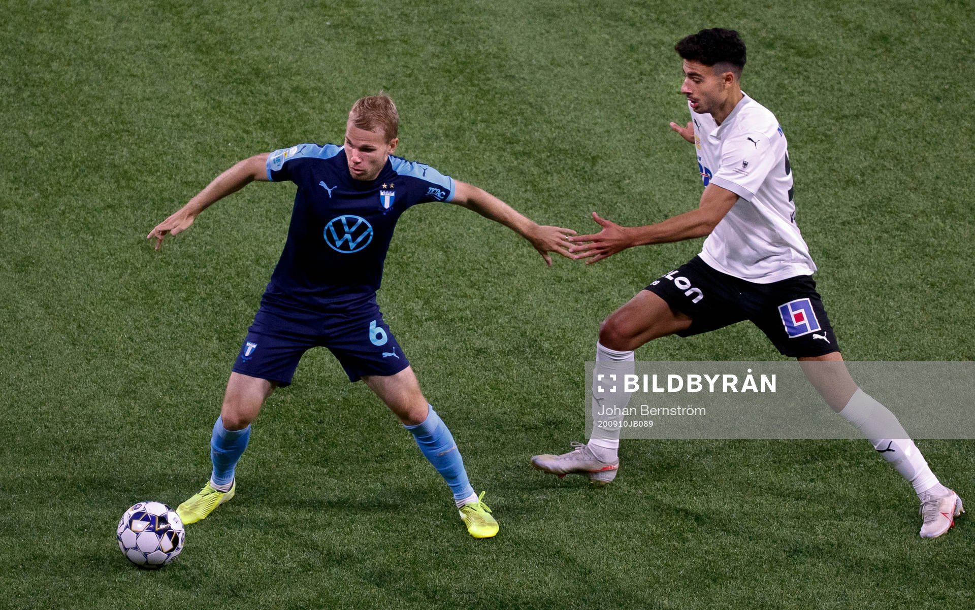 Malmö FFs Oscar Lewicki och Örebros Deniz Hümmet