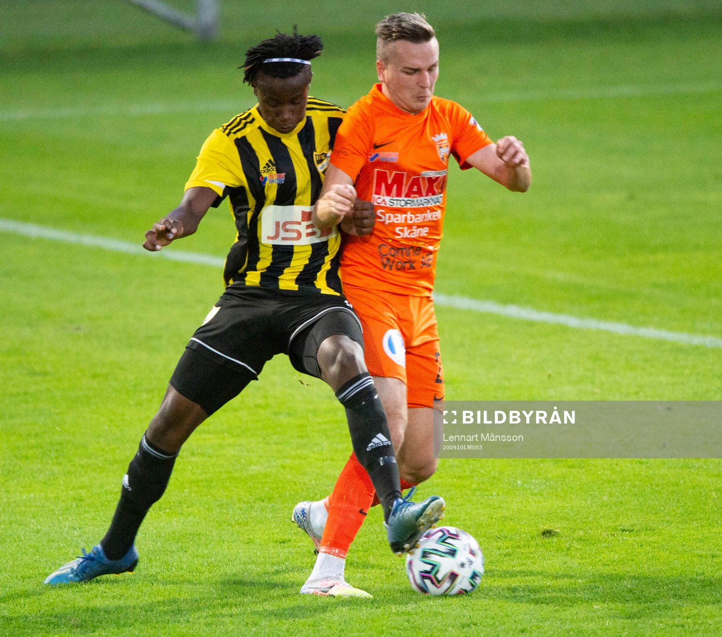 IFK Hässleholms Carl Mujaguzi och Kristianstads Danny