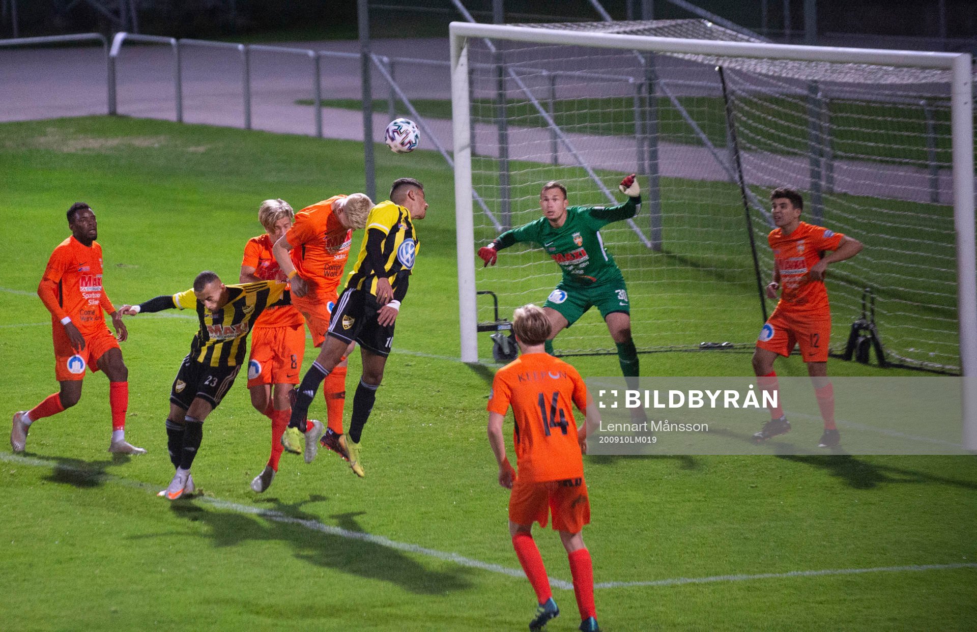 IFK Hässleholms Mustafa Owaid kvitterar till 2-2 i matchen