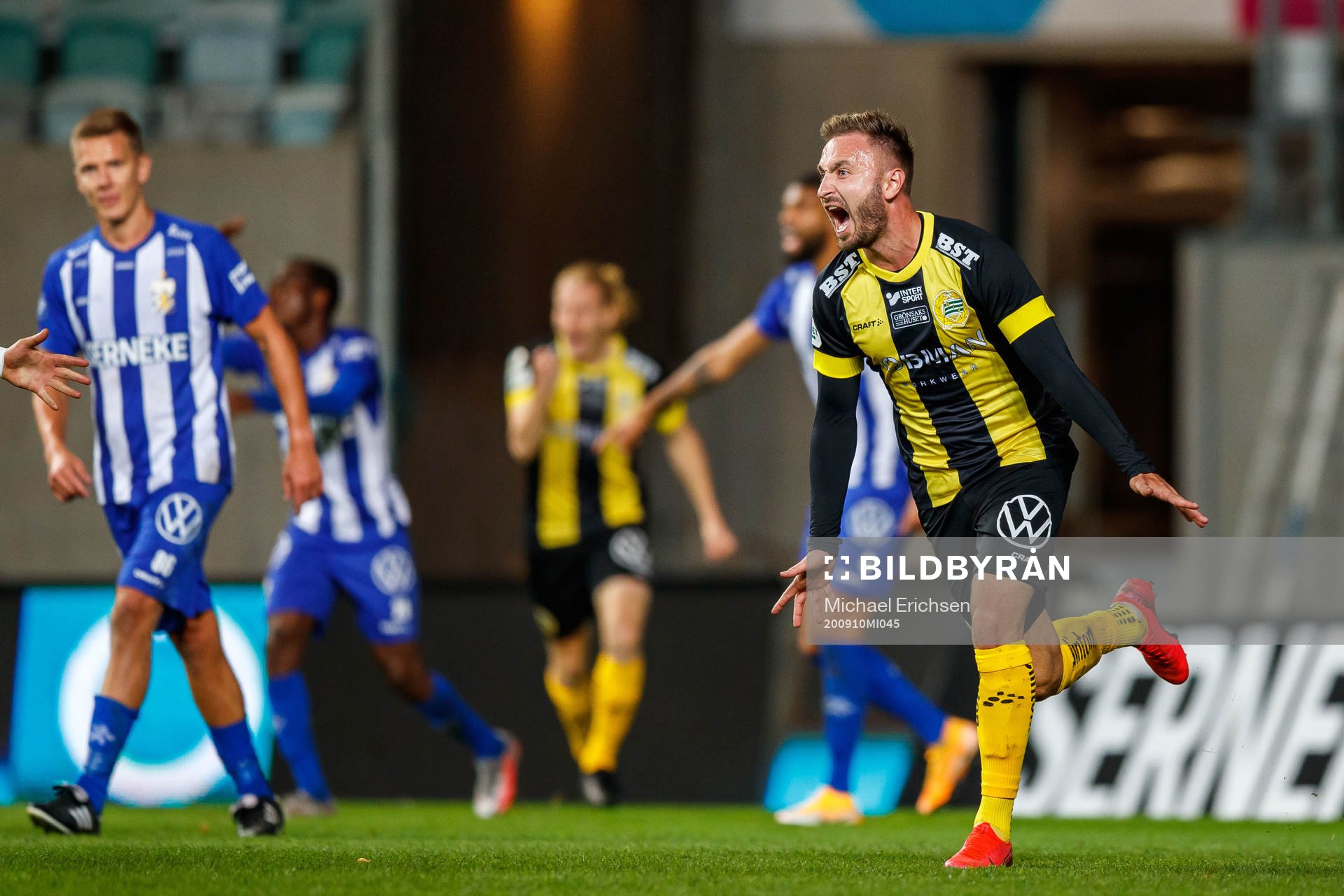 Hammarbys Muamer Tankovic jublar