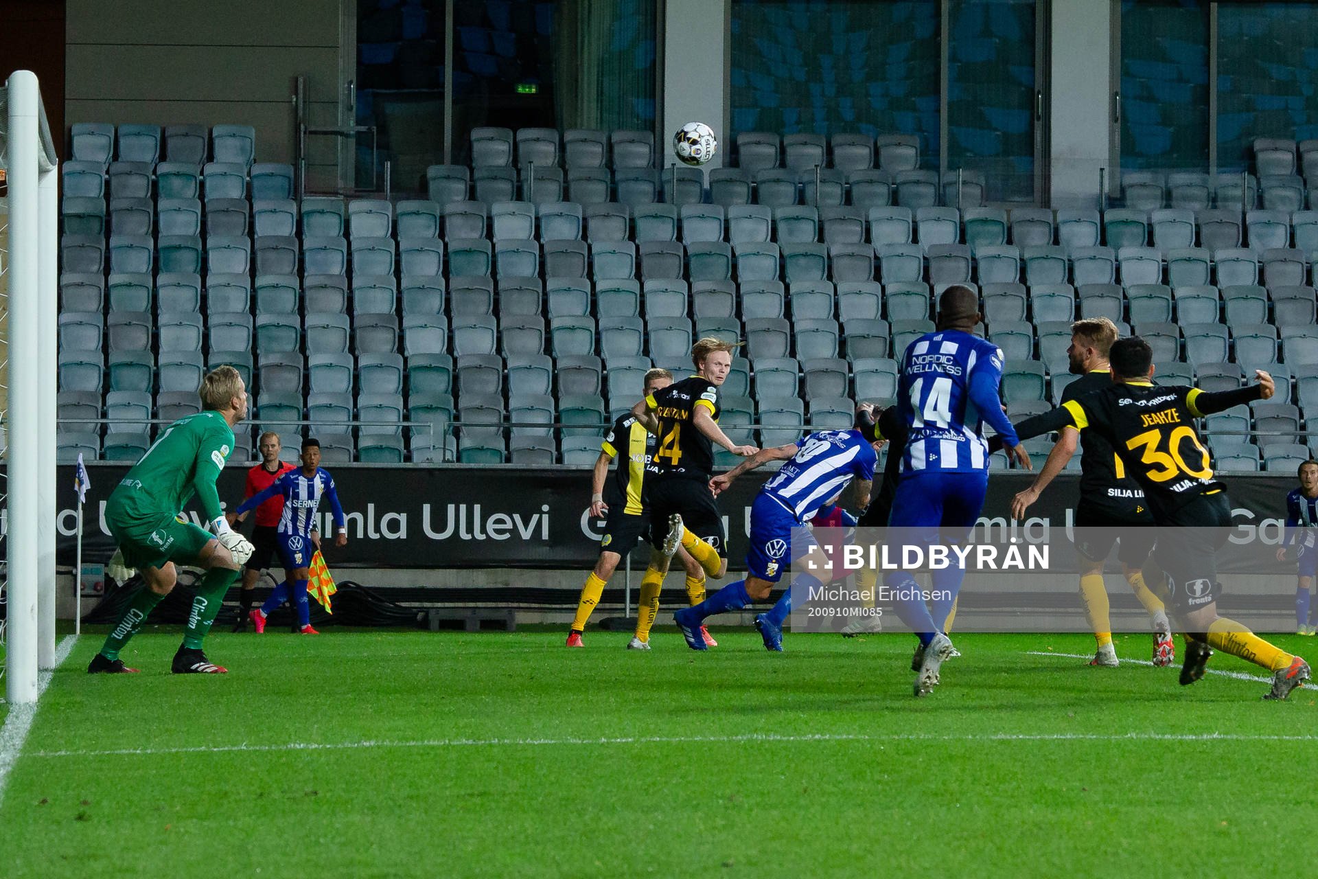 IFK Göteborgs Christian Kouakou tar en löpning och gör