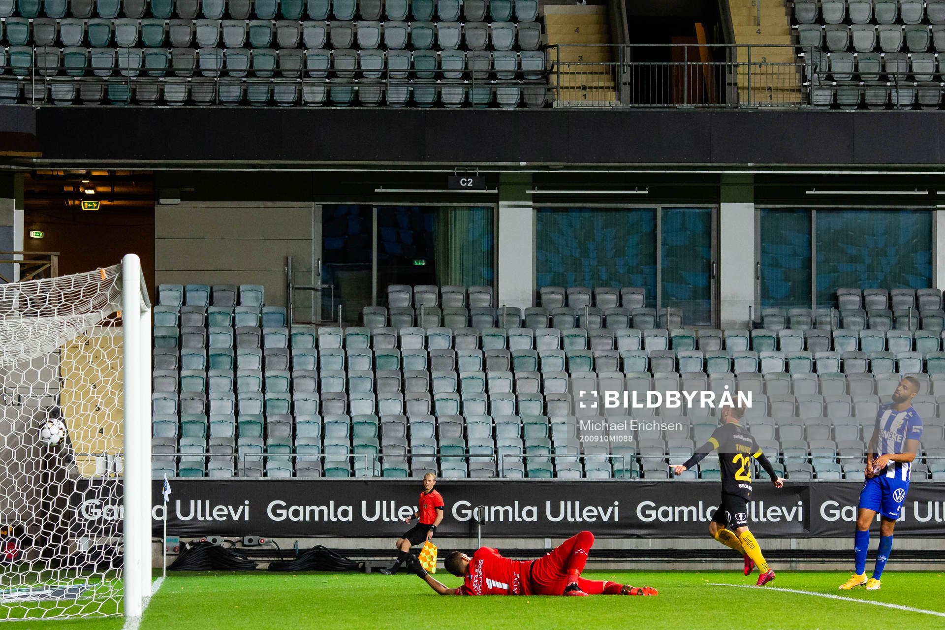 Hammarbys Muamer Tankovic jublar