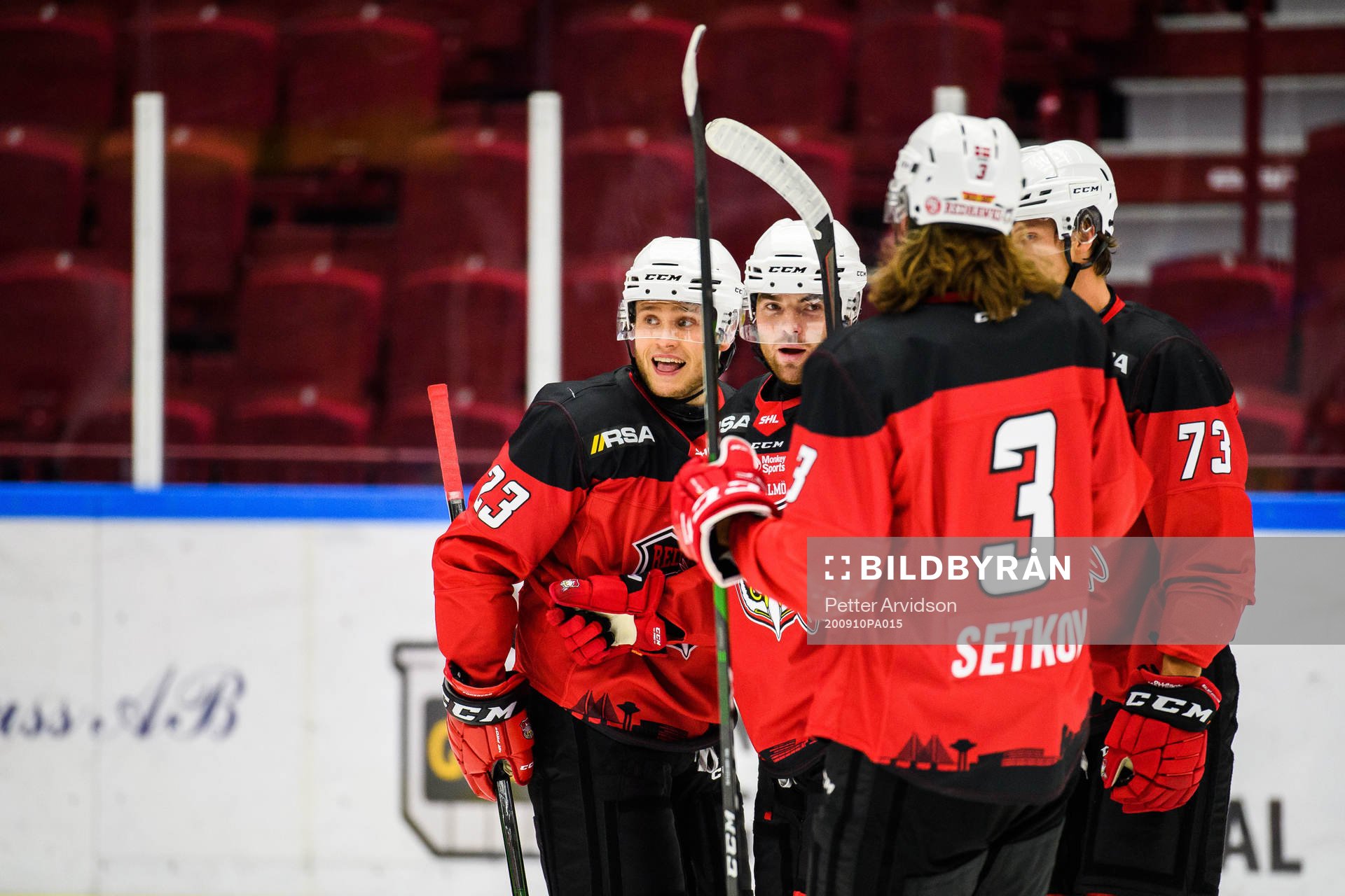 Malmö Redhawks Pontus Westerholm jublar med Christoffer