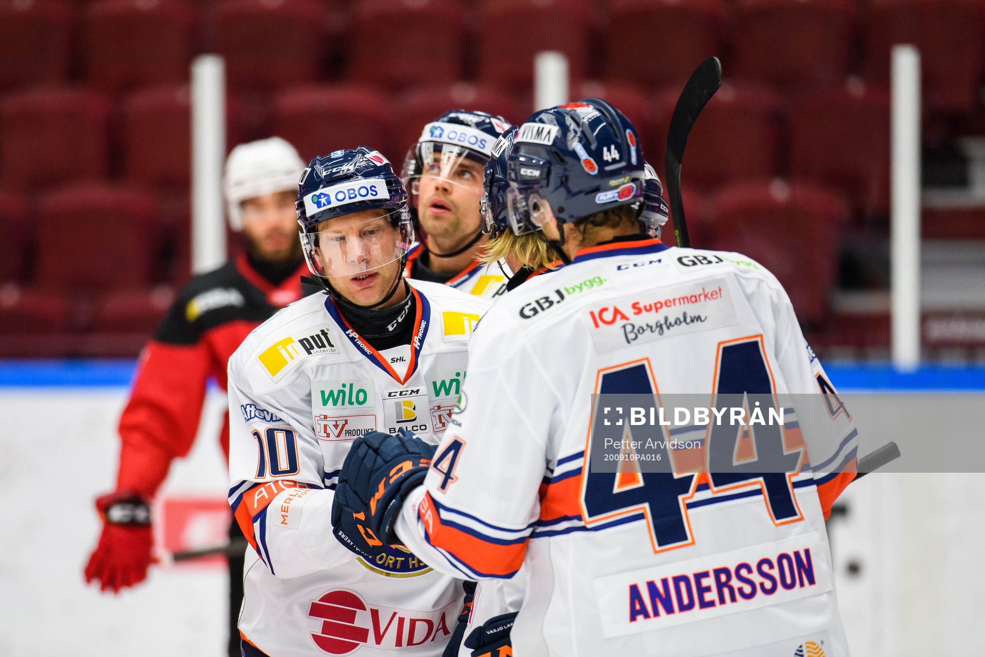 Växjös Richard Gynge jublar med Peter Andersson