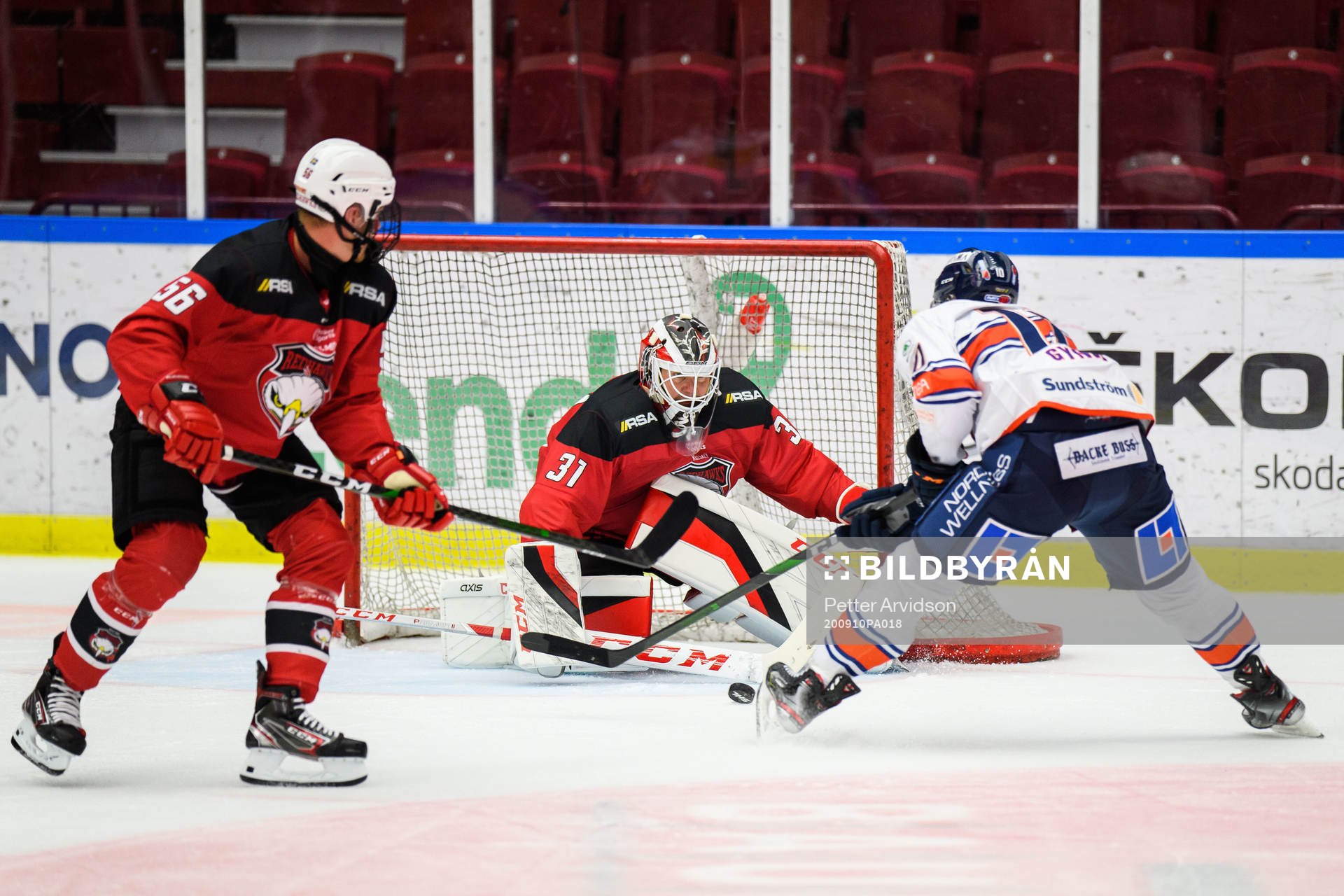 Växjös Richard Gynge och Malmö Redhawks målvakt Lars
