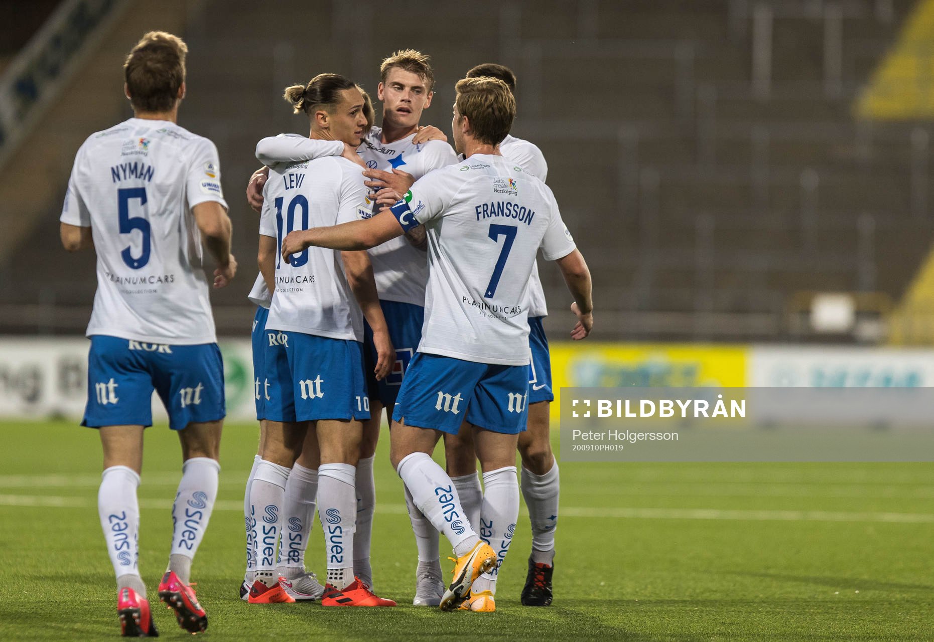 IFK Norrköpings Jonathan Levi jublar med lagkamrater