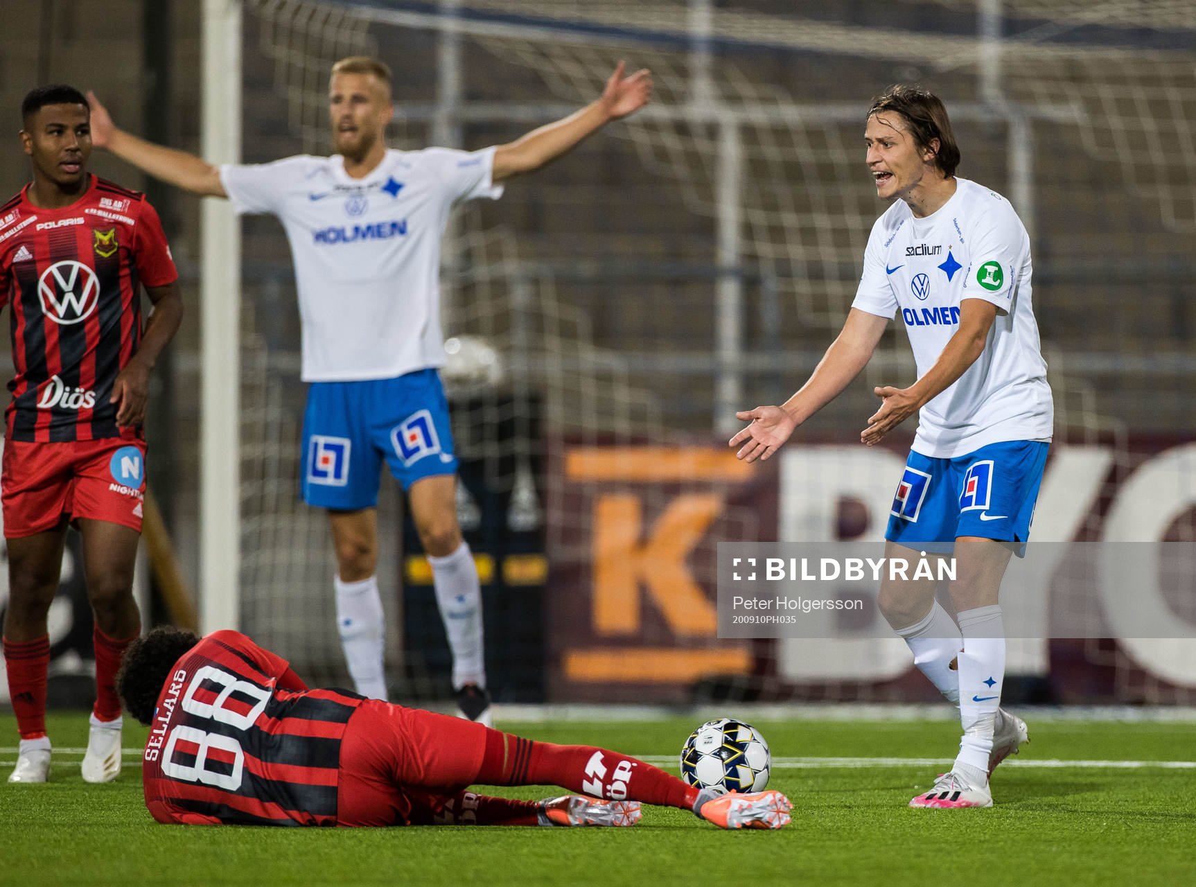 IFK Norrköpings Simon Thern reagerar