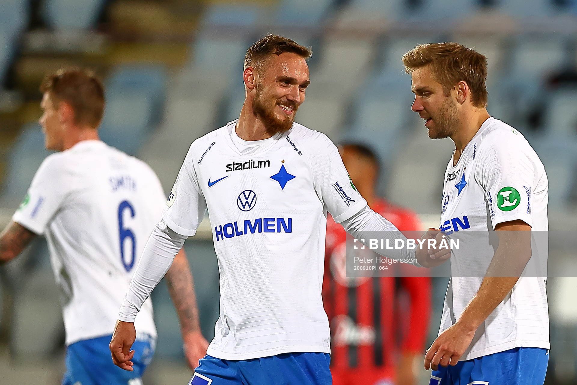 IFK Norrköpings Linus Wahlqvist och Christoffer Nyman jublar efter mål 2-0 av Christoffer Nyman under fotbollsmatchen i Allsvenskan mellan IFK Norrköping och Östersund den 10 september 2020 i Norrköping.