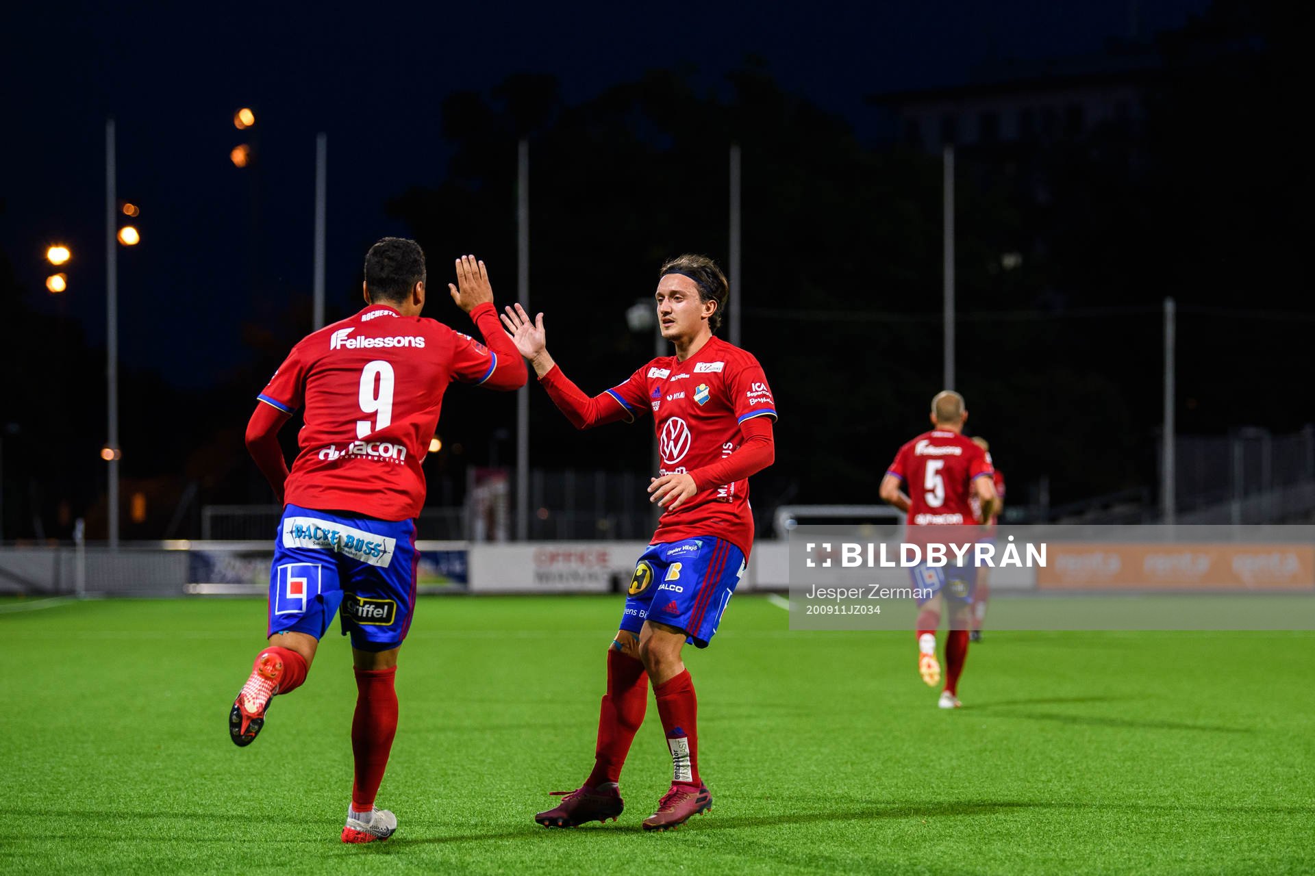 Östers Marc Rochester Sörensen och Mattias Pavic jublar