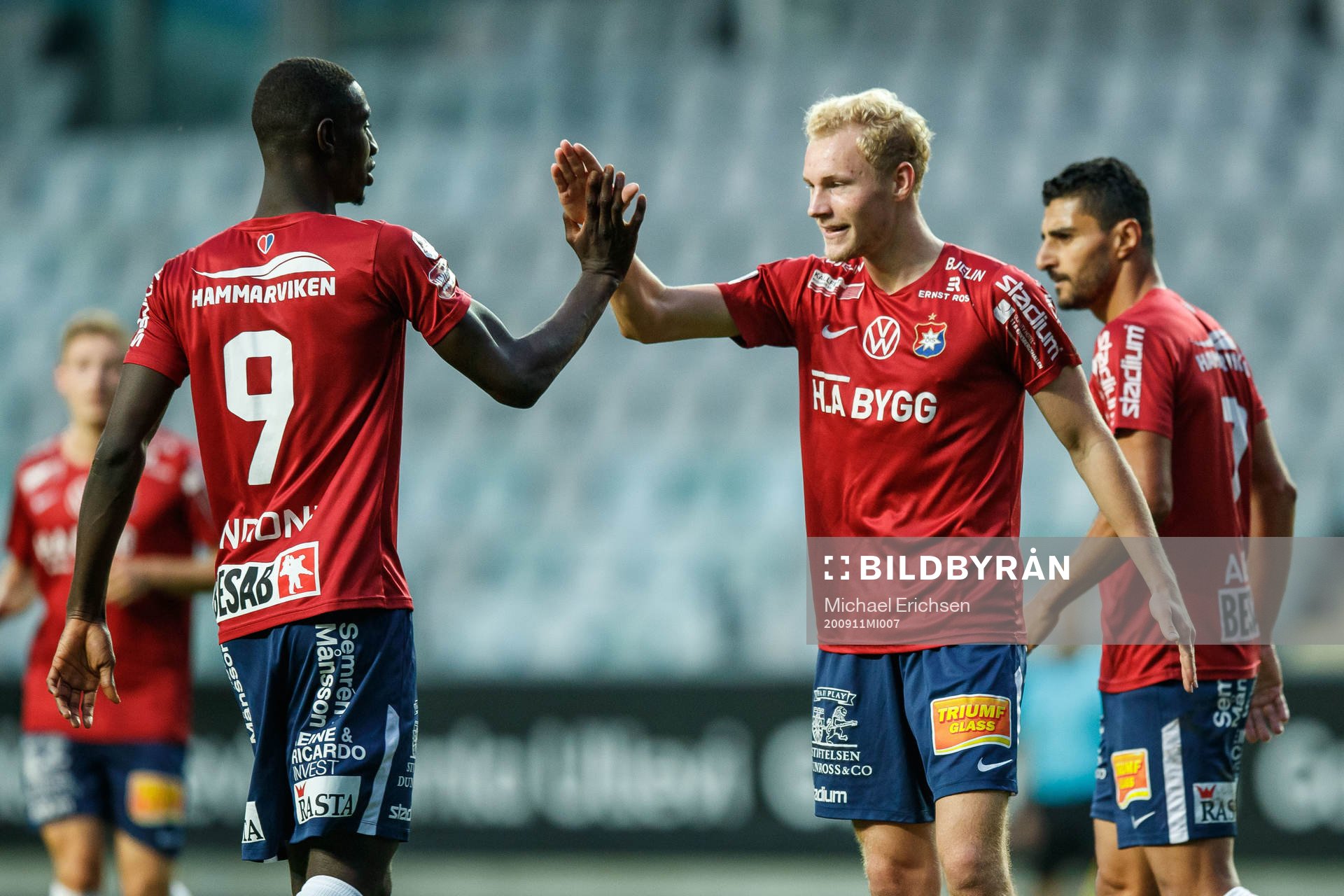 Örgrytes Adam Bergmark Wiberg jublar med lagkamrater