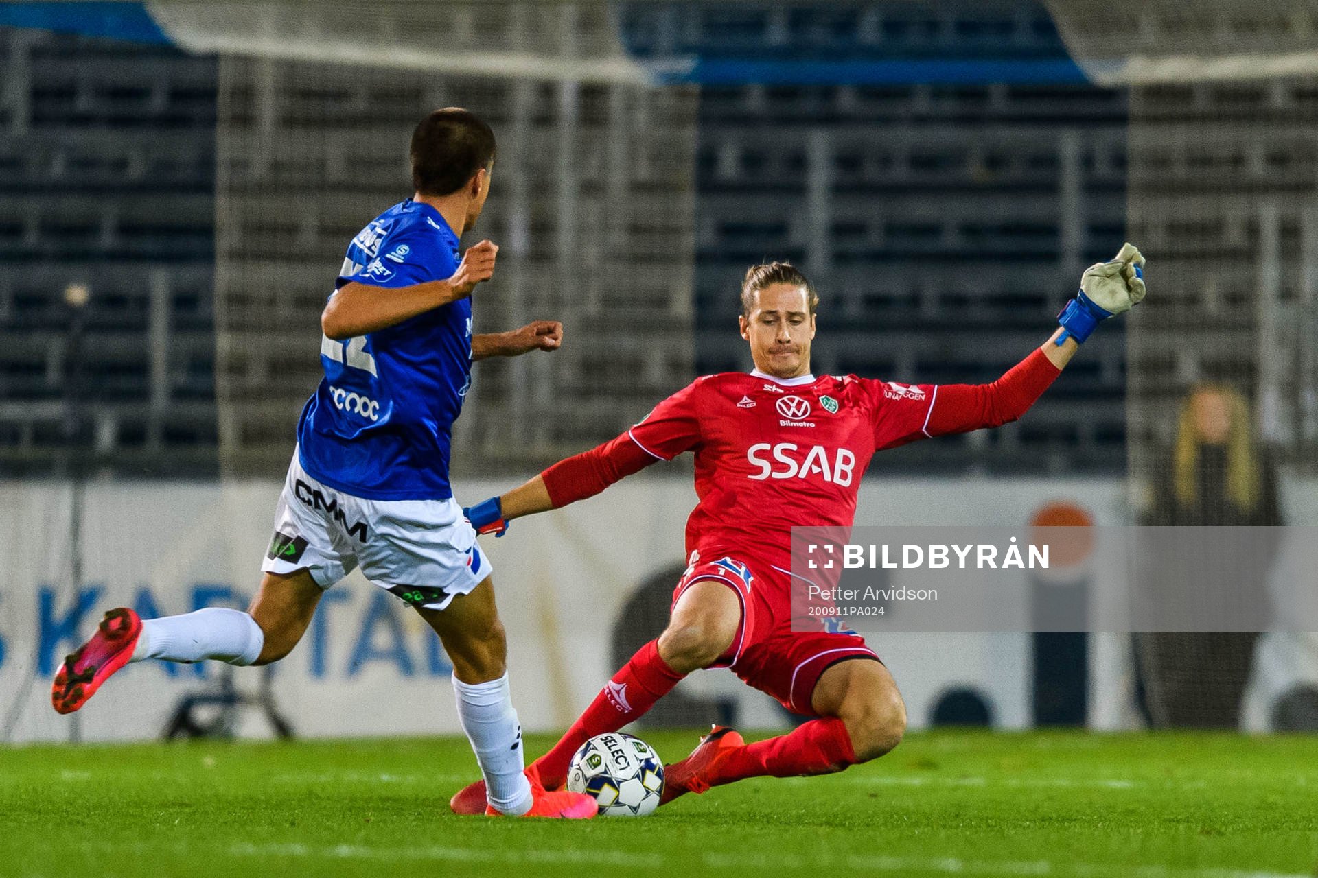 Brages målvakt Adrian Engdahl och Trelleborgs Carl Björk