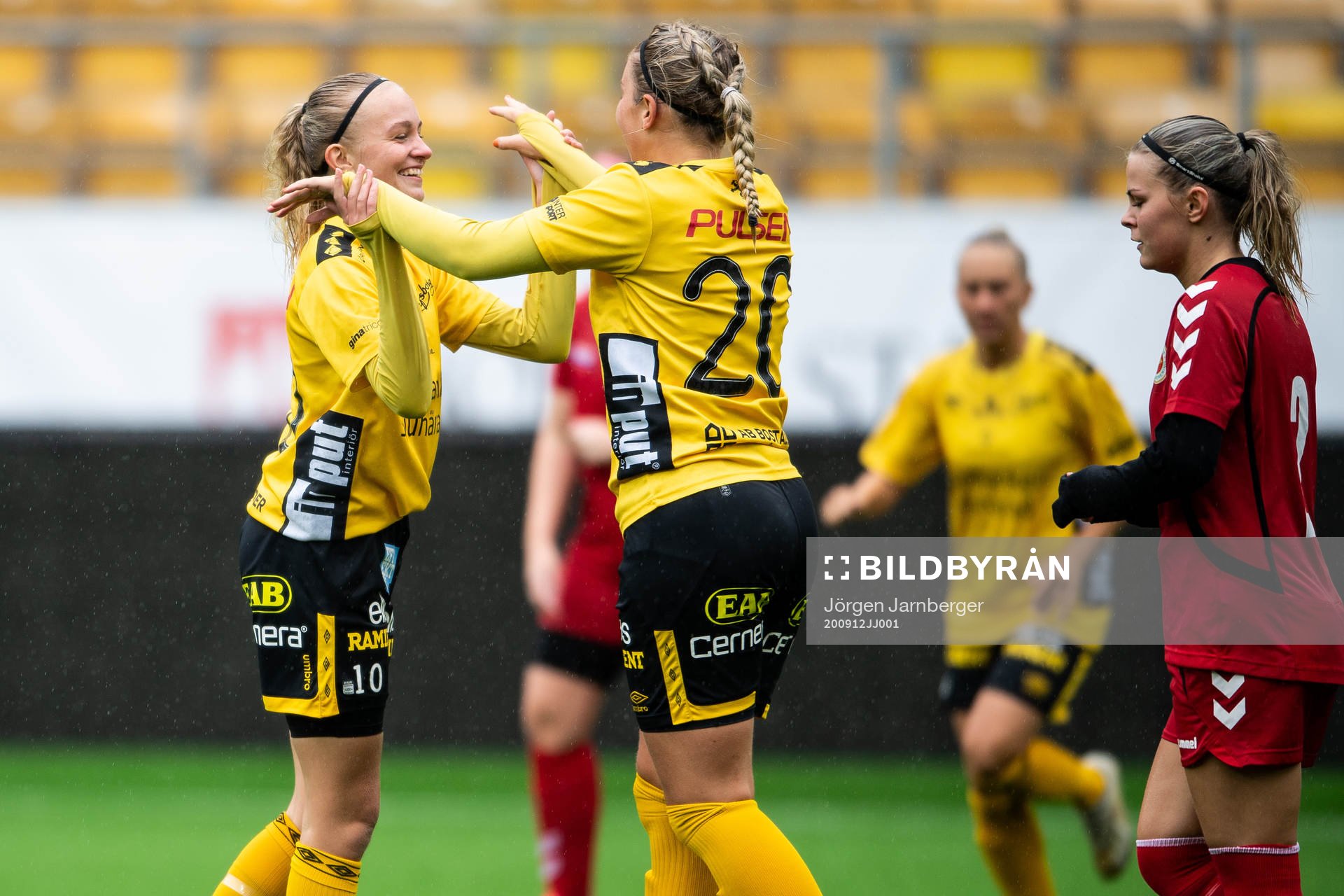Elfsborgs Matilda Ståhlbom Karlsson jublar med Ebba