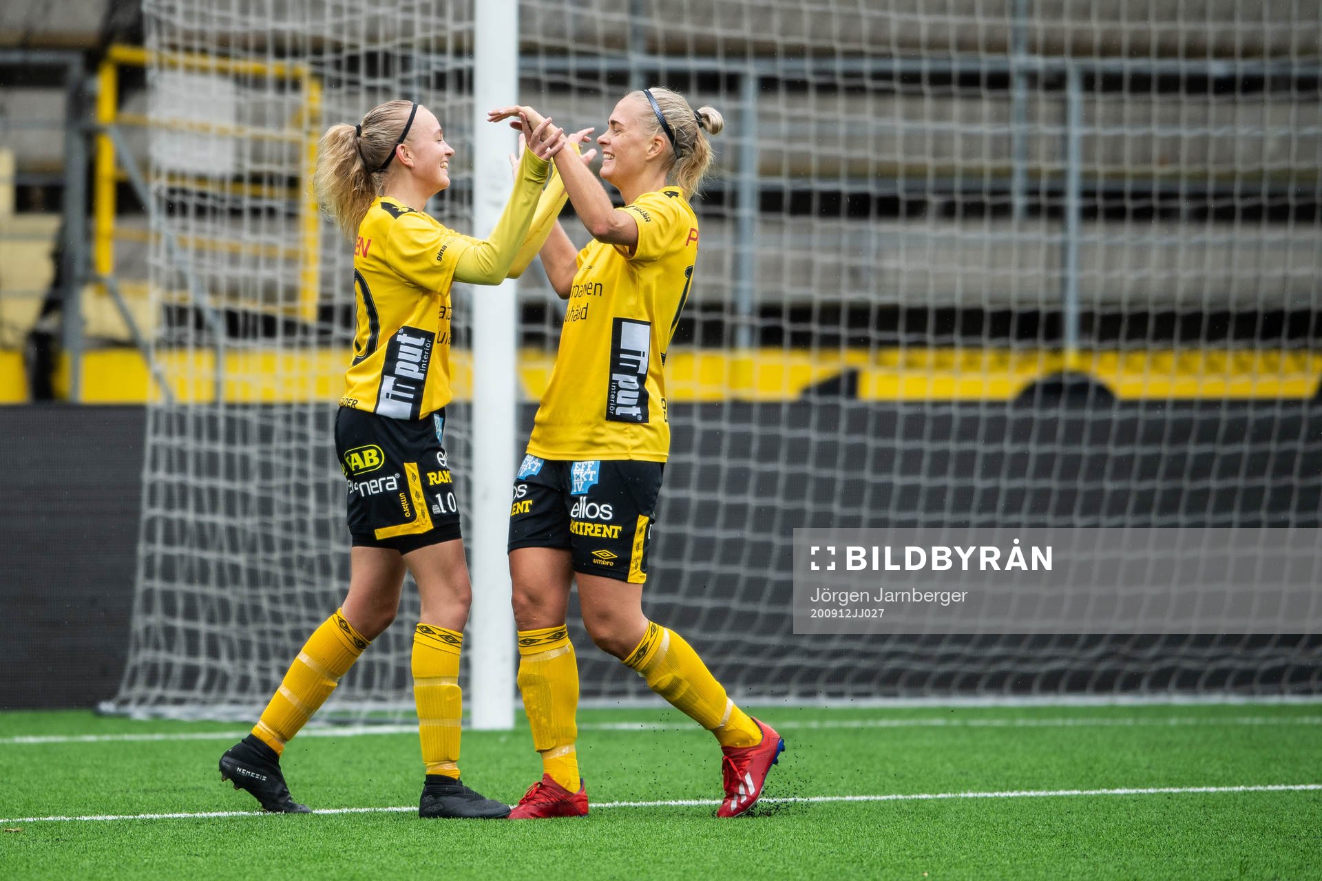 Elfsborgs Matilda Ståhlbom Karlsson jublar med Ellen
