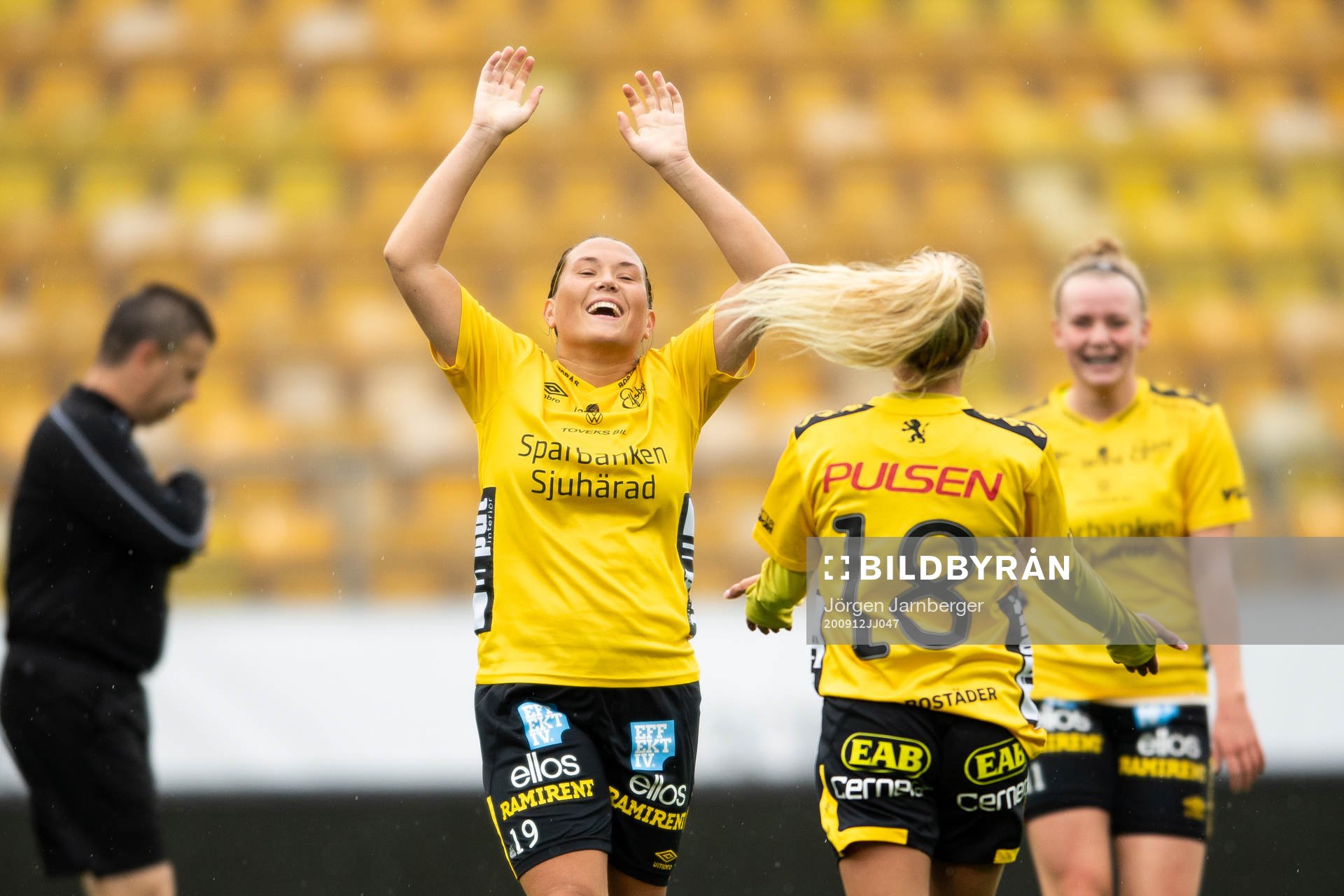 Elfsborgs Johanna Kalinski Köhlqust jublar efter att gjort mål under fotbollsmatchen i Division 4 Dam mellan Elfsborg och Rävlanda/Bollebygd/Hestrafors den 12 september 2020 i Borås.