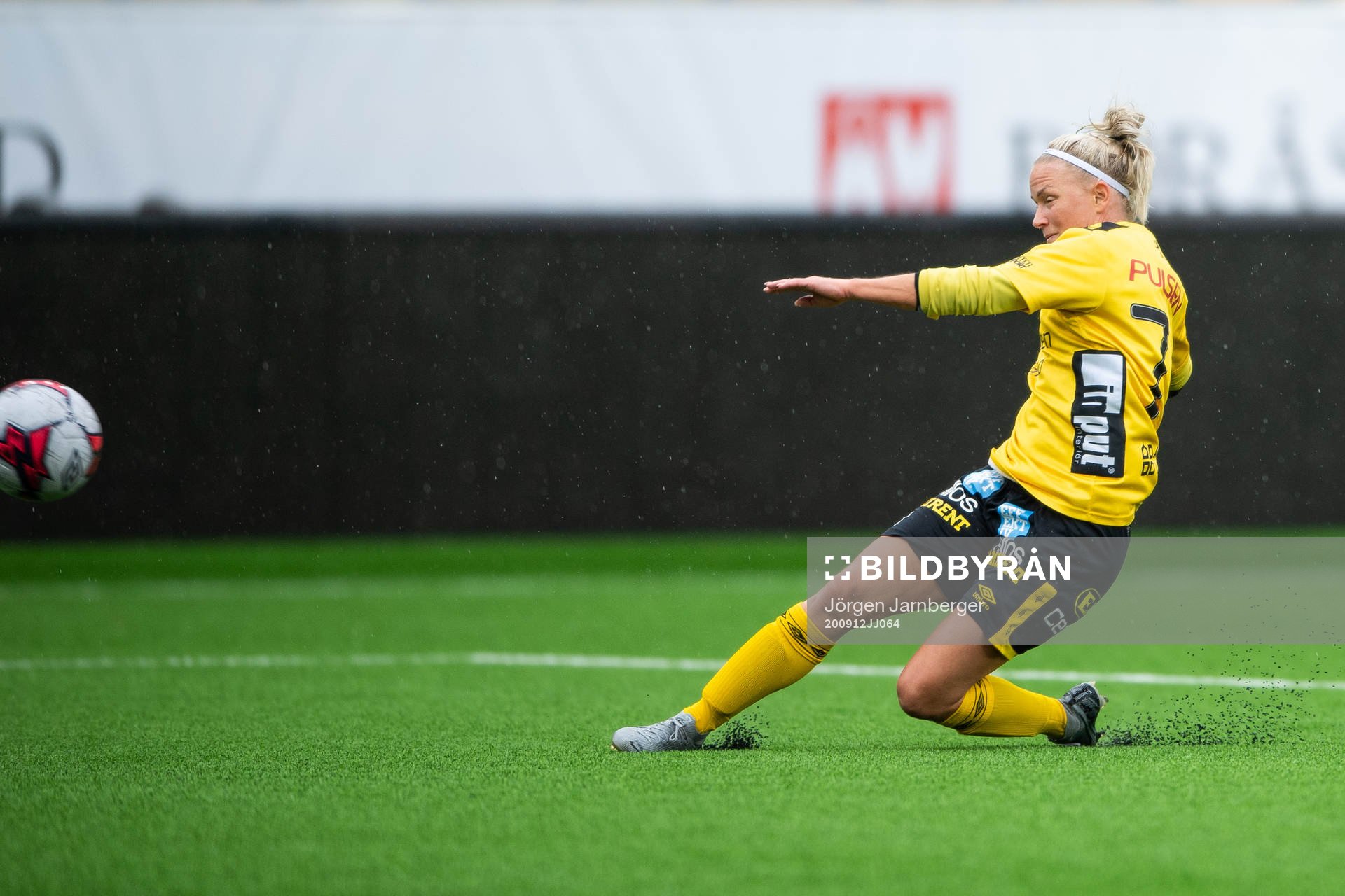 Elfsborgs Sara Jardving skjuter i mål
