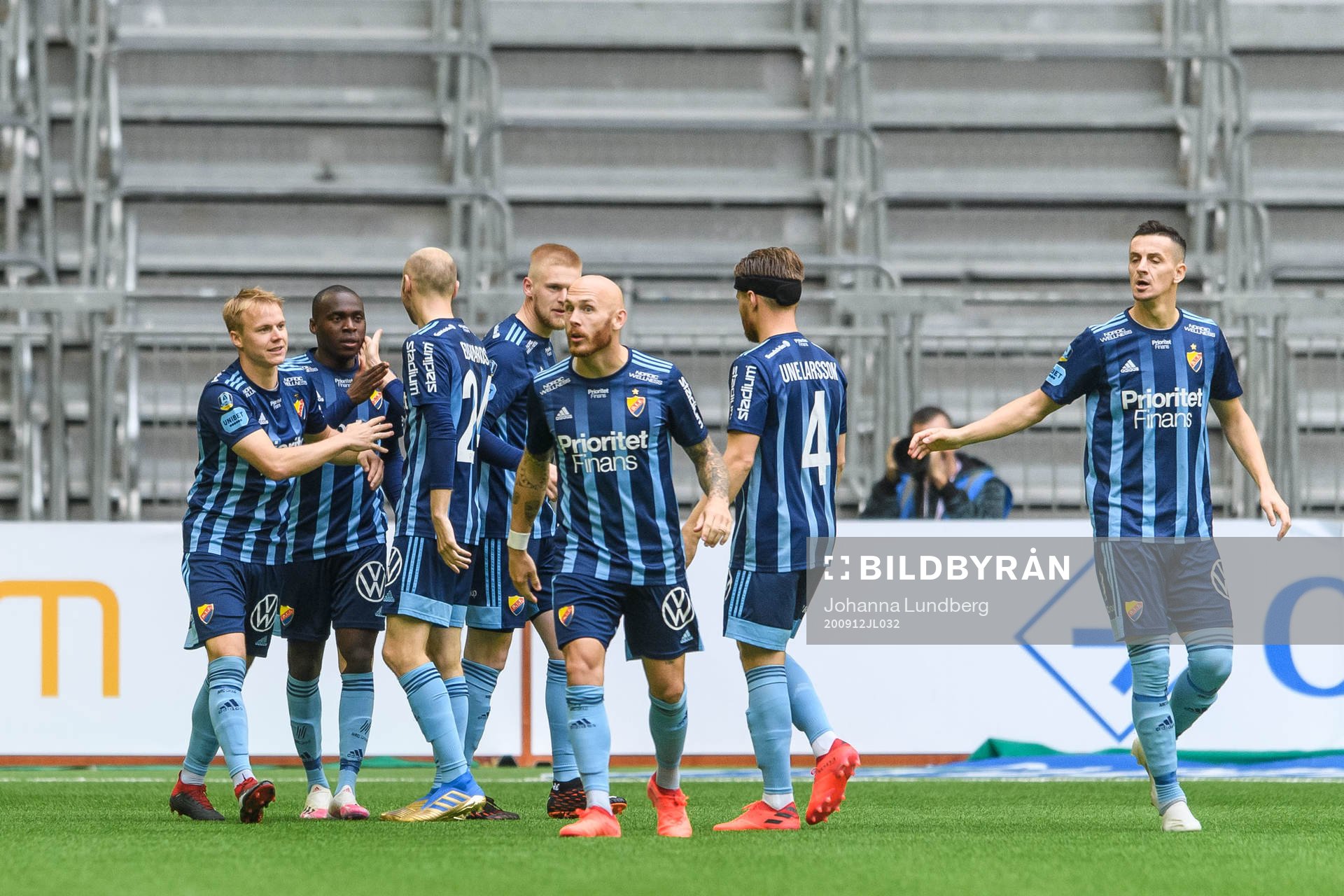Djurgårdens Edward Chilufya jublar med Magnus Eriksson och