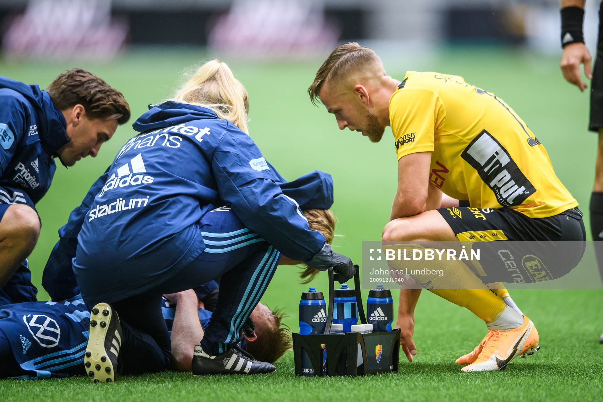 Elfsborgs Jesper Karlsson kollar till Djurgårdens Elliot
