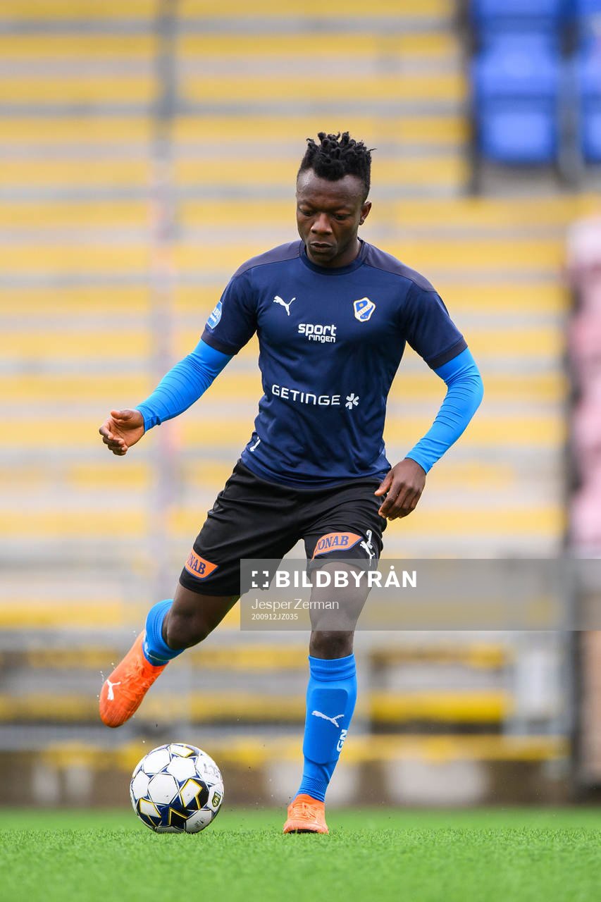 Halmstads Thomas Boakye värmer upp
