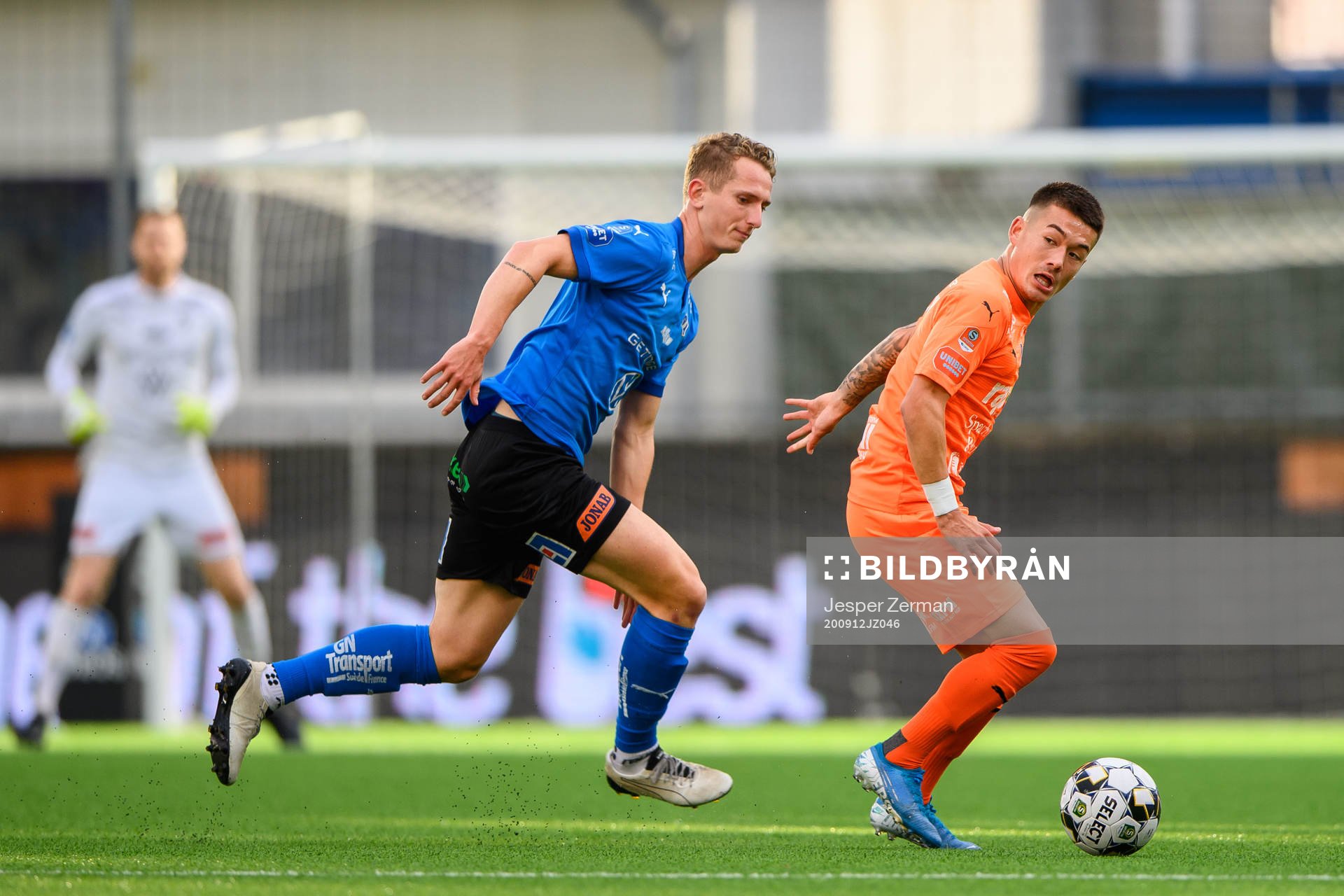 Halmstads Andreas Bengtsson och AFC Eskilstunas Adam Larsson
