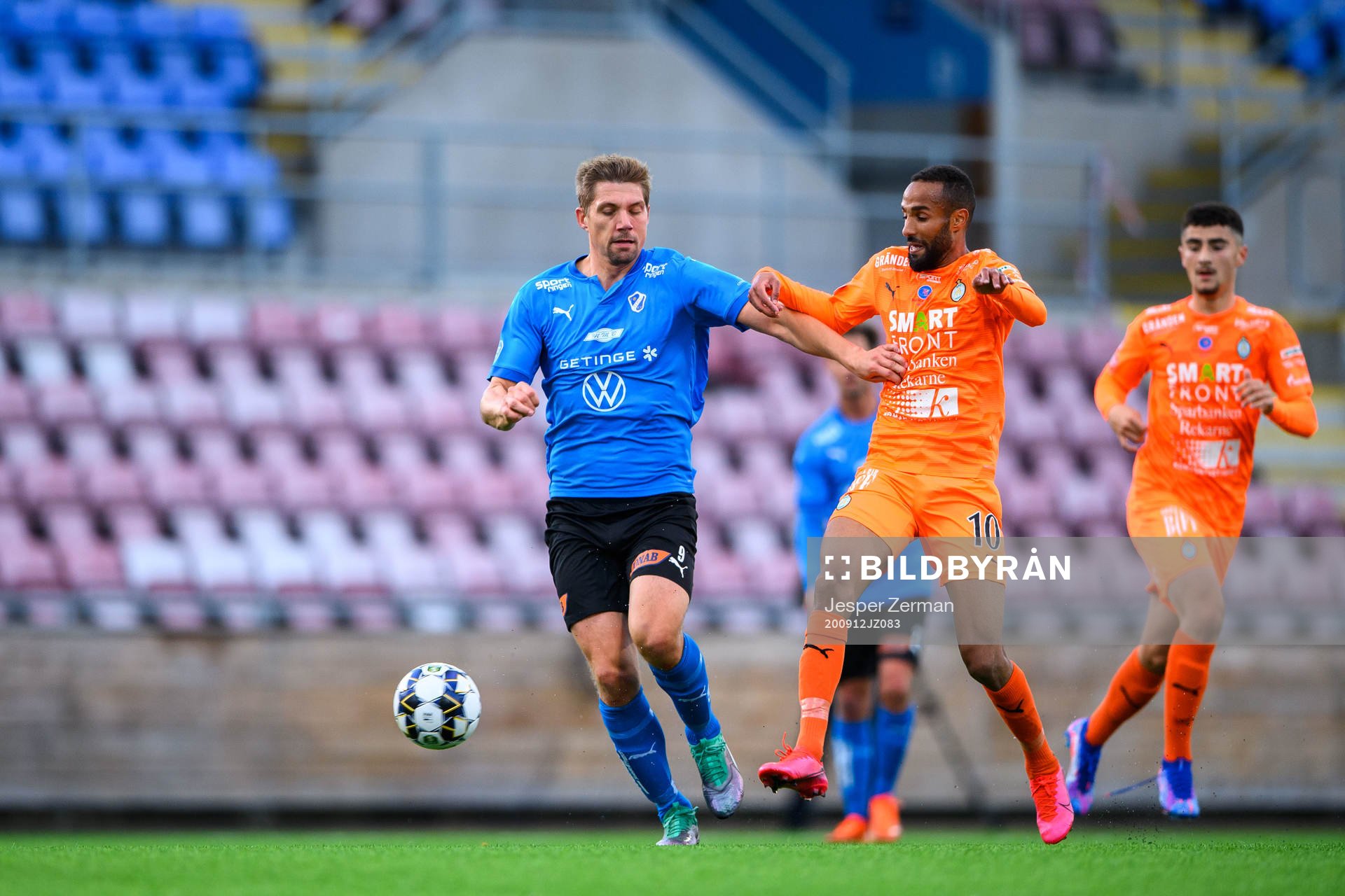 Halmstads Mikael Boman och AFC Eskilstunas Ferid Ali